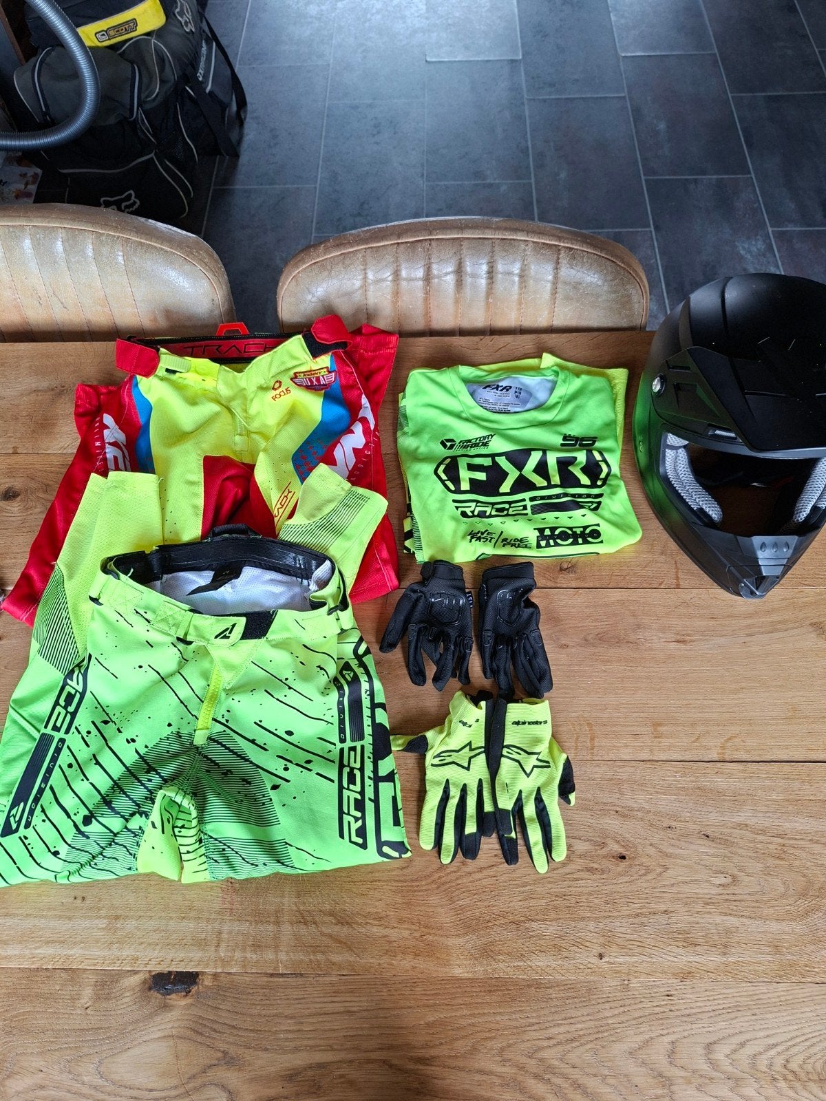 Nette Kinder motorcross kleding, Motoren, Kleding | Motorhelmen, Kinderen, Offroadhelm, XS, Overige merken, Tweedehands, Ophalen