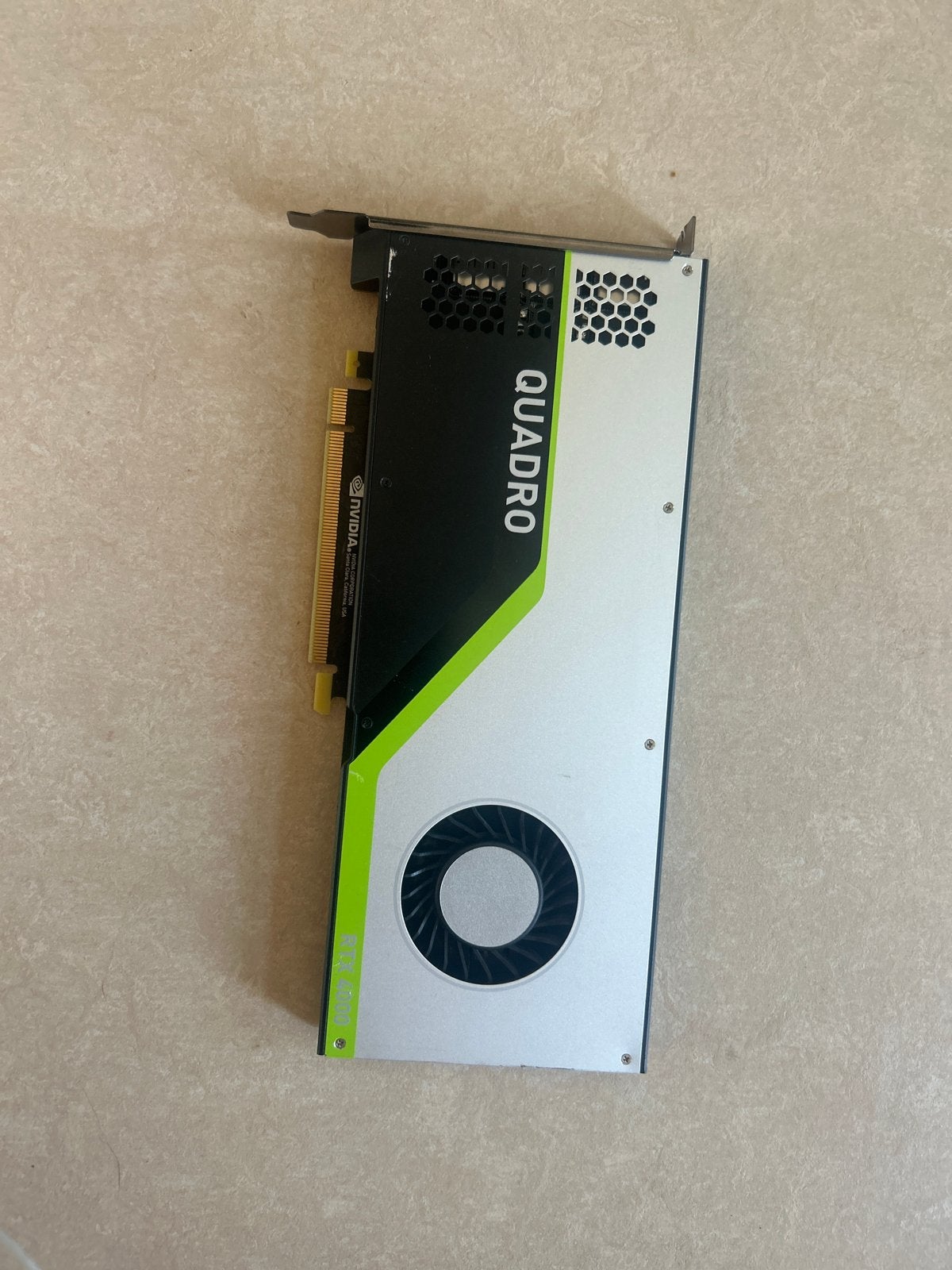 Nvidia rtx4000grafische kaart presteert als een rtx 2070, Computers en Software, PCI-Express 3, Gebruikt, DisplayPort, GDDR6
