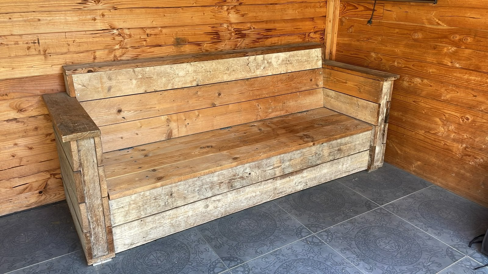 Steigerhouten bank met opbergruimte., Tuin en Terras, Ophalen, Zo goed als nieuw, Hout