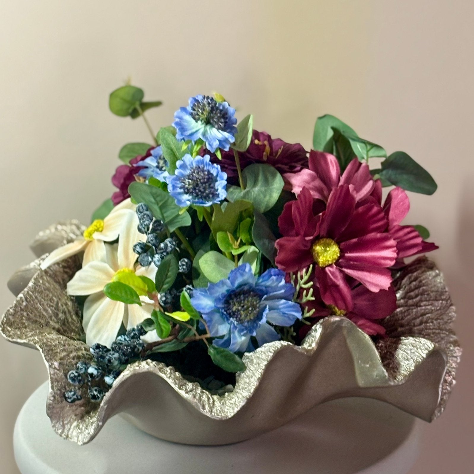 Zijden bloemstuk in decoratieve schaal - Nieuw! Tafel deco, Binnen, Www.discountfashioncorner.nl, Inclusief kunstbloemen, Ophalen of Verzenden