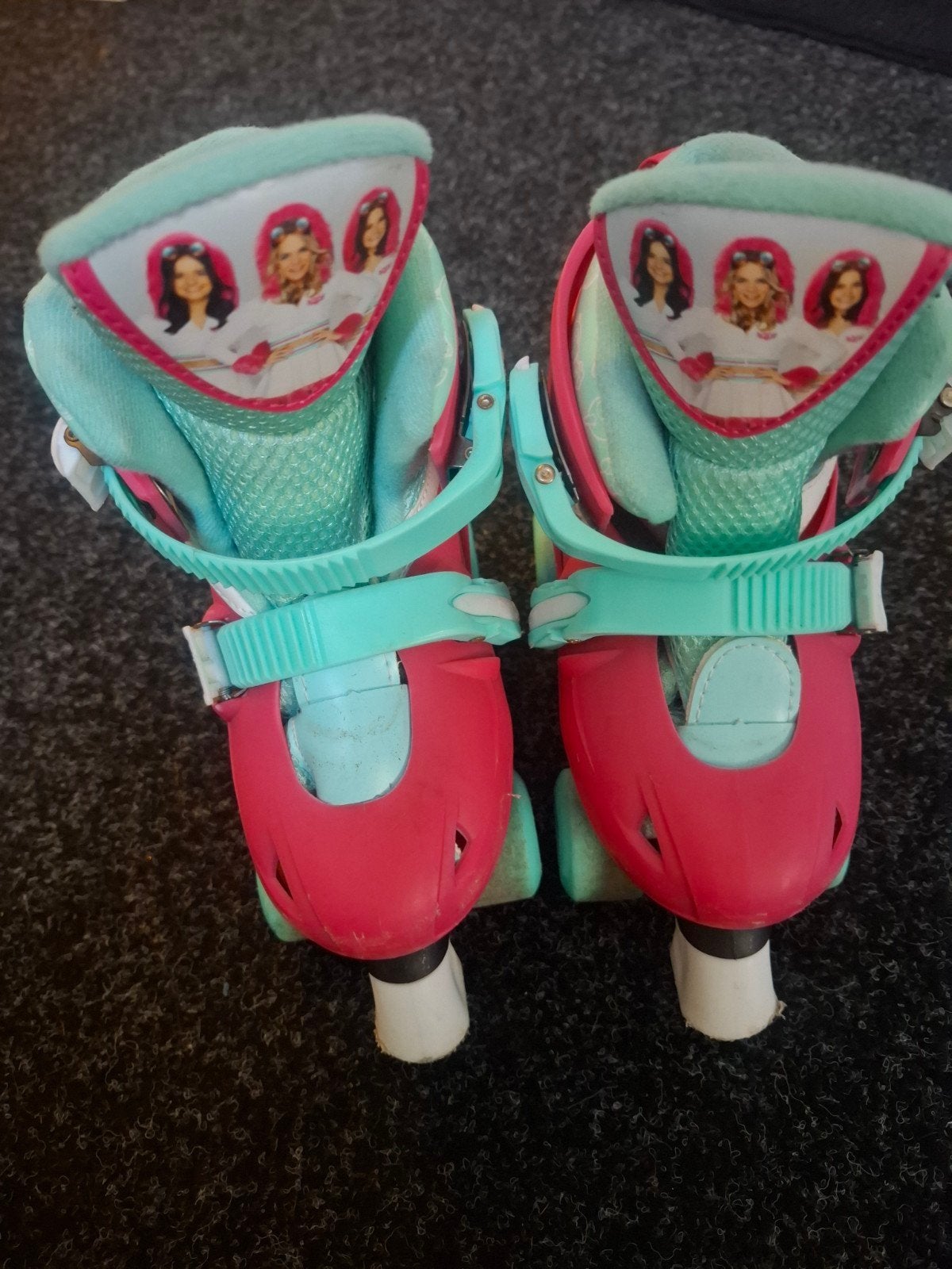 K3 rolschaatsen en 2 K3 skatepakjes met sokken, Ophalen of Verzenden, Verstelbaar, Gebruikt, Kinderen