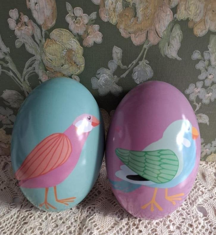 2 Grote blikken eieren met fantasie vogels LENTE, PASEN, Diversen, Gebruikt, -, -, Ophalen of Verzenden