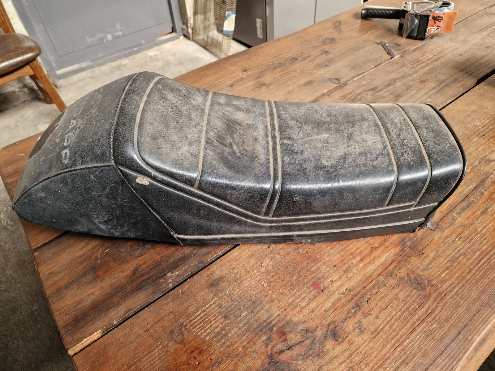 Zündapp 448 Hai Buddyseat in goede staat. Zwitsers!
Heeft ee, Ophalen of Verzenden, Zadel