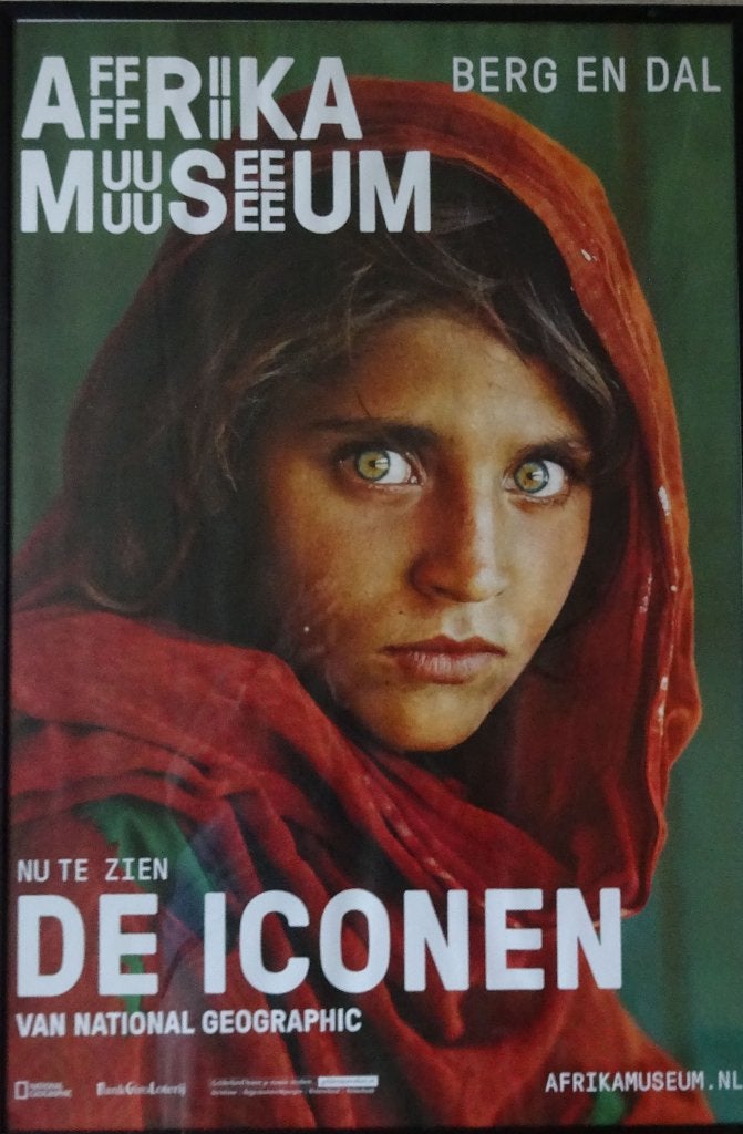 Poster met iconische foto Steve McCurry- Afrikamuseum 2016, Ophalen, Rechthoekig Staand, Met lijst, Zo goed als nieuw