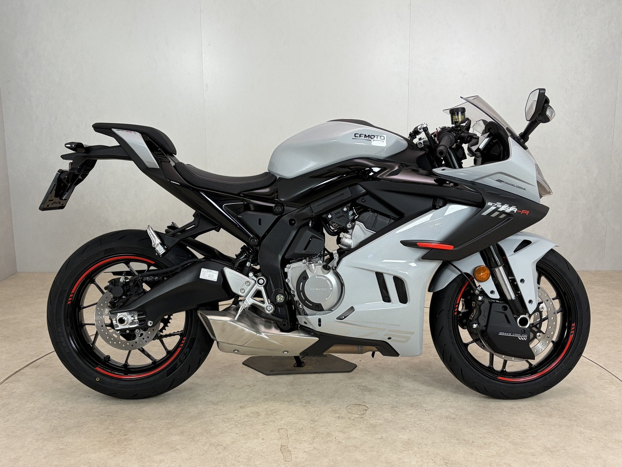 CFMOTO 675SR-R (bj 2026), Sport, Meer dan 35 kW, Contact@bwimport.be, Bedrijf