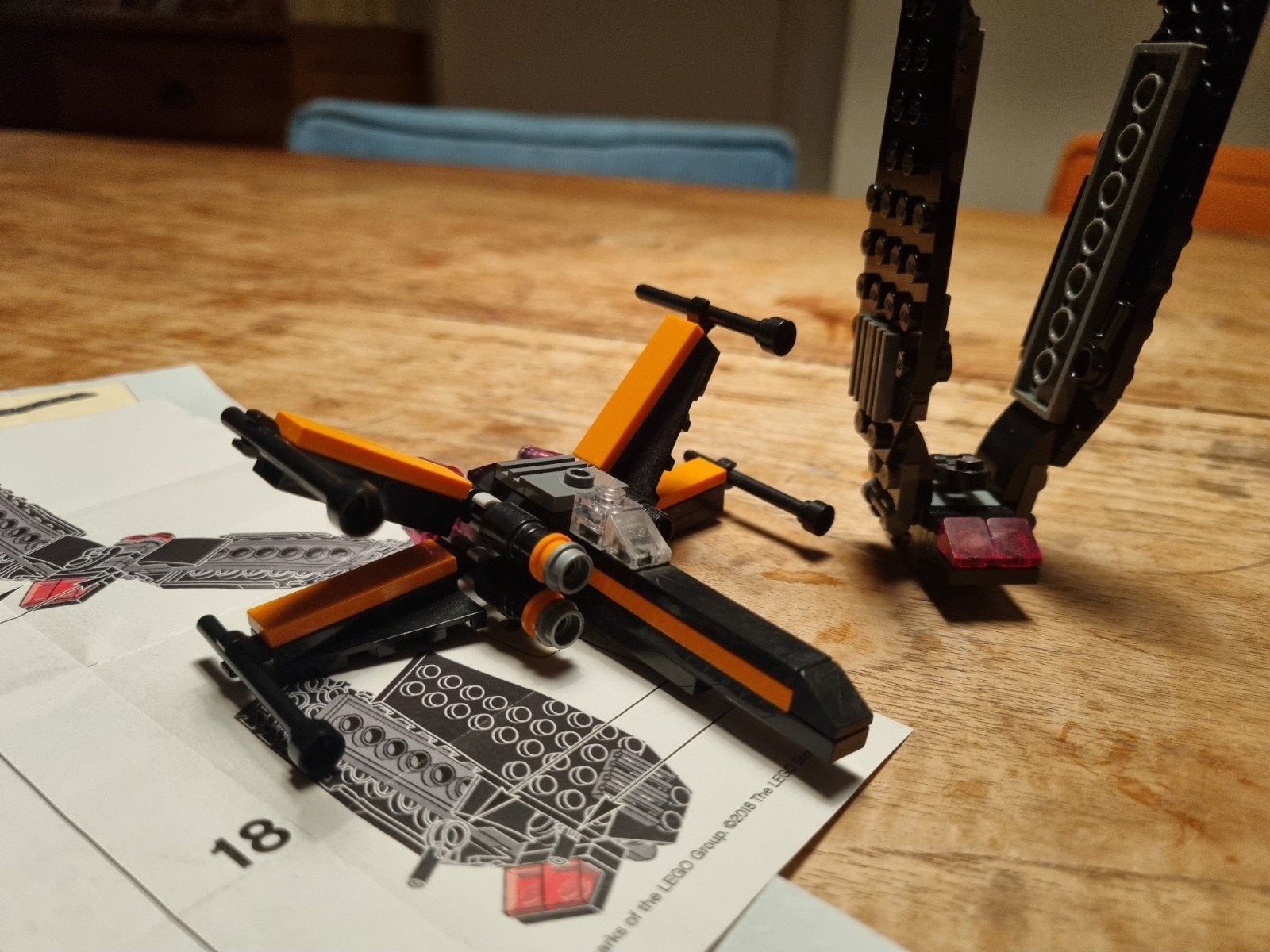 Foto 9 van LEGO Star Wars Kylo Ren's Shuttle (30380) uit 2016