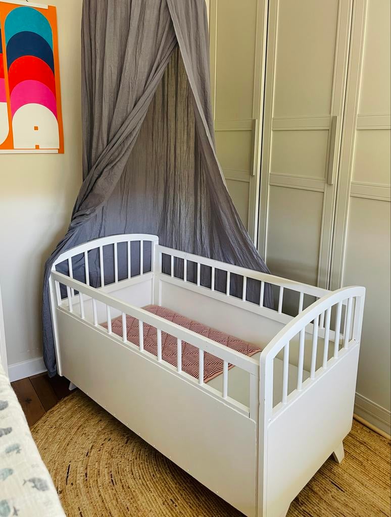 Complete Babykamer: Bed met Hemel en Hoge Stoel, Ophalen, Gebruikt, 70 tot 85 cm, Lattenbodem