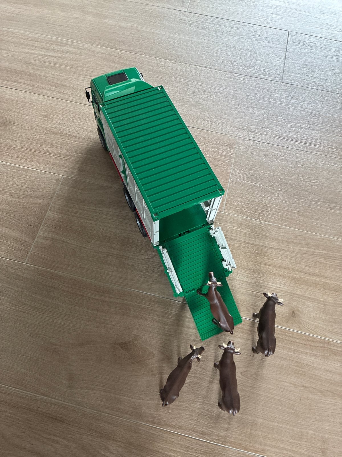 Bruder MAN Veetransportwagen met 4 Koeien, Ophalen of Verzenden, Gebruikt
