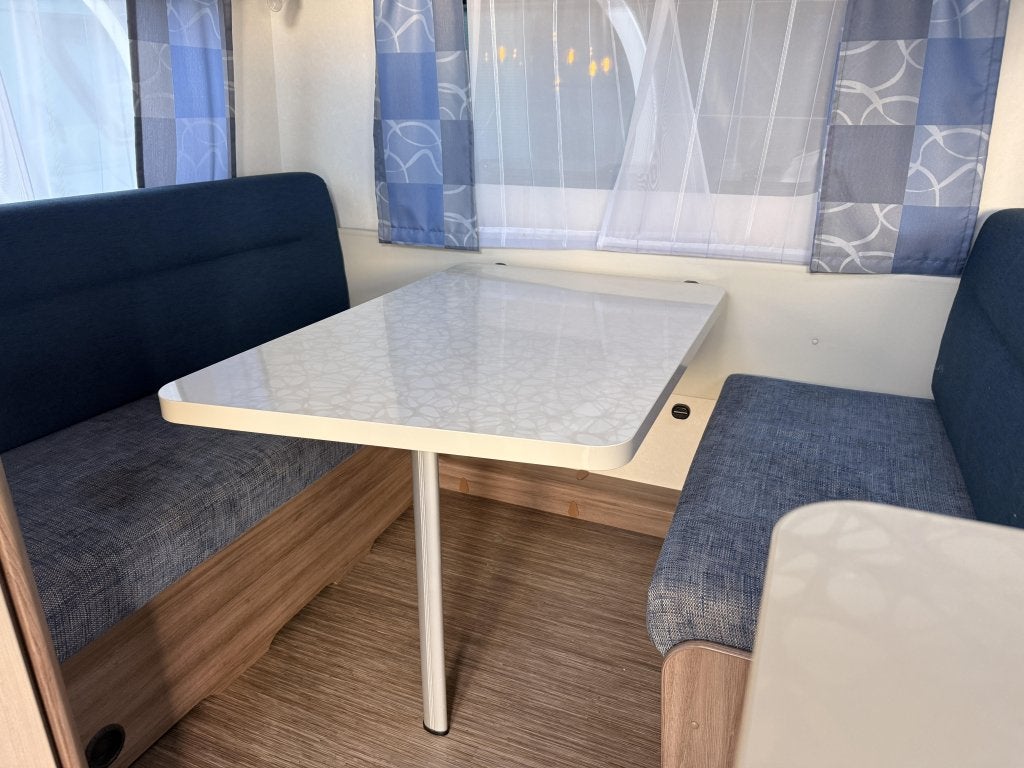 Hobby De luxe Easy 400 SF met mover en voortent!, Caravans en Kamperen, Caravans, Hobby, Bedrijf, Treinzit, 750 - 1000 kg