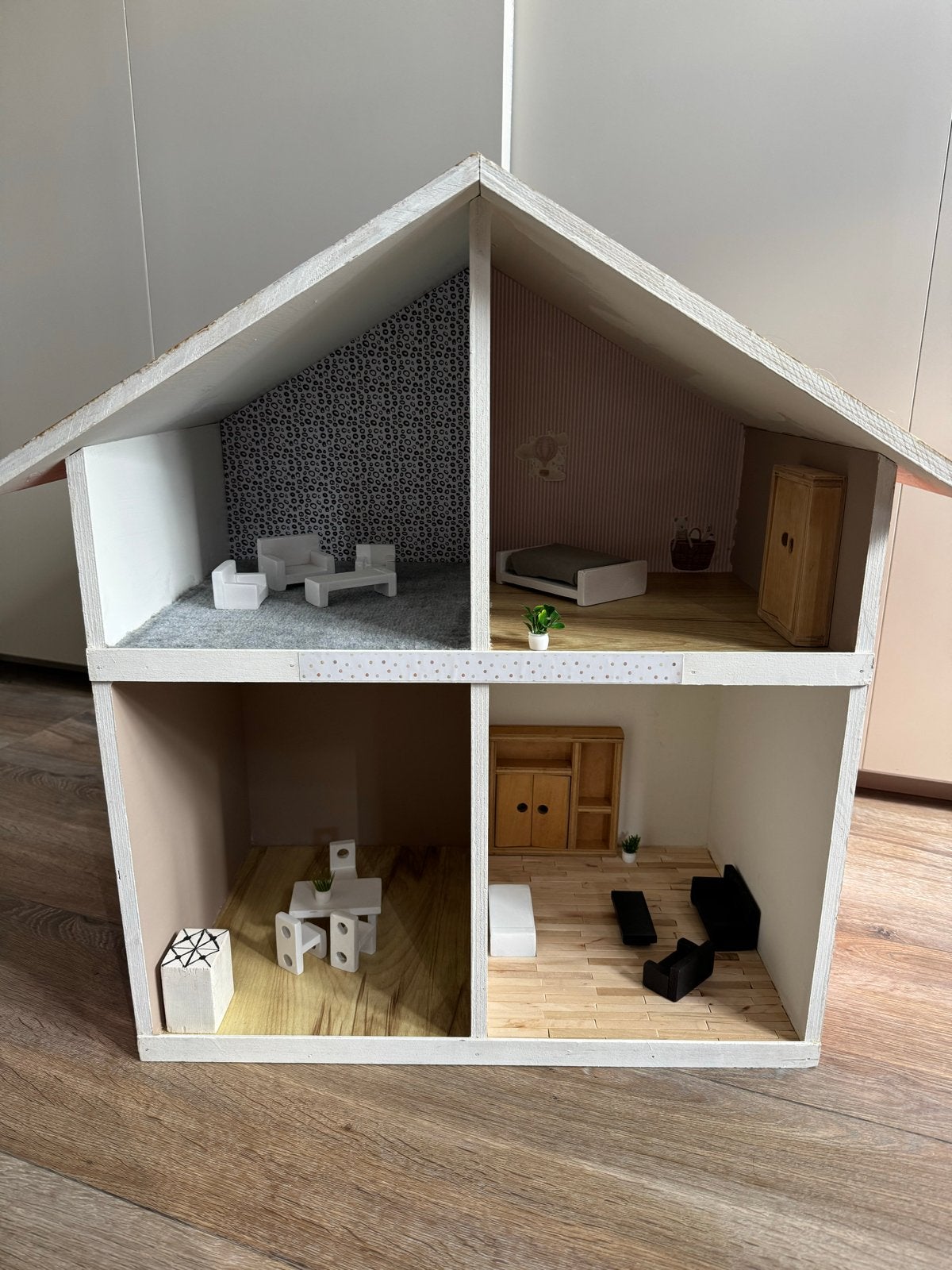 Modern poppenhuis met meubels, Ophalen, Gebruikt, Poppenhuis