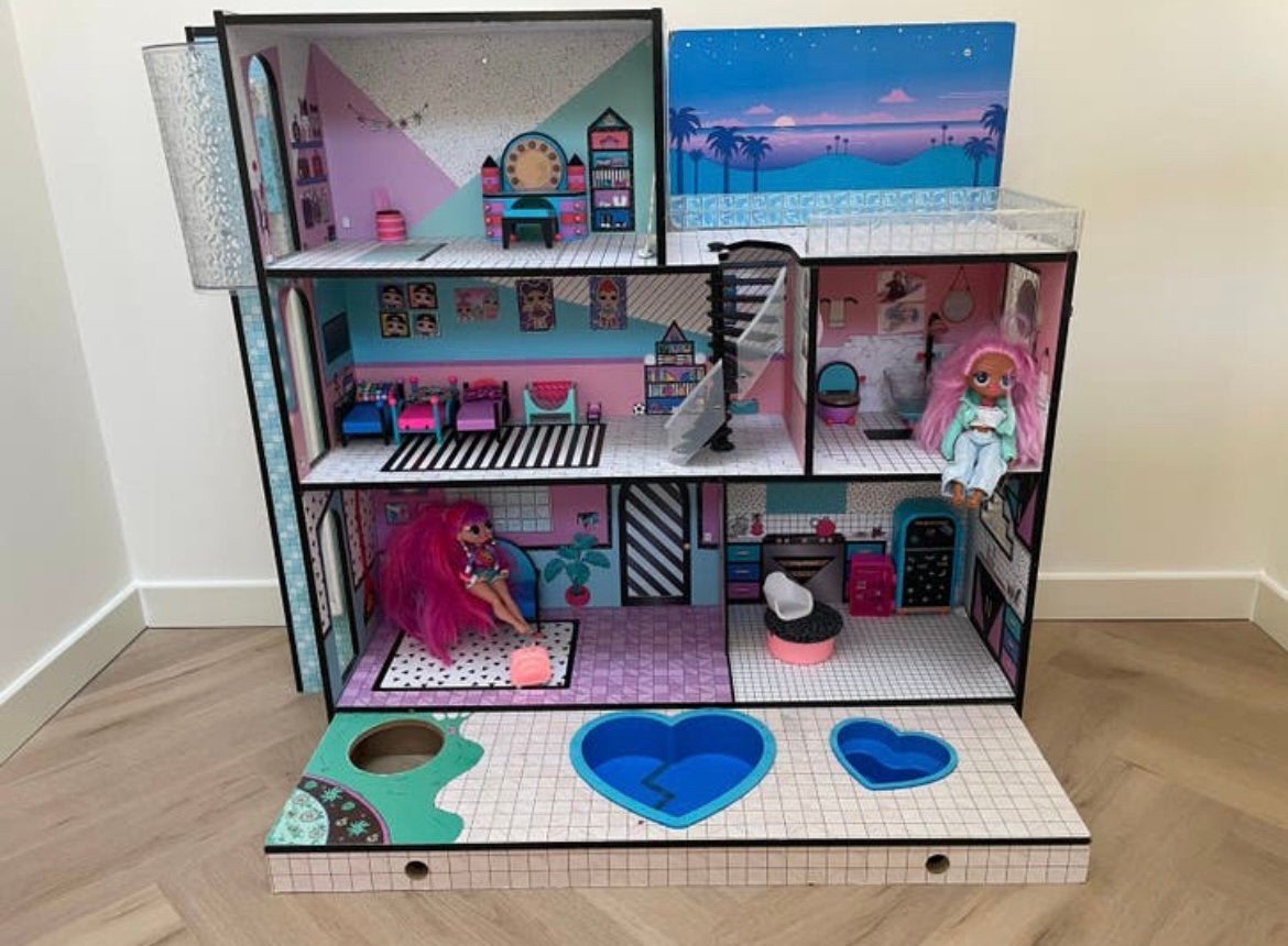 L.o.L poppenhuis met veel poppen, Kinderen en Baby's, Speelgoed | Poppenhuizen, Ophalen, Poppenhuis