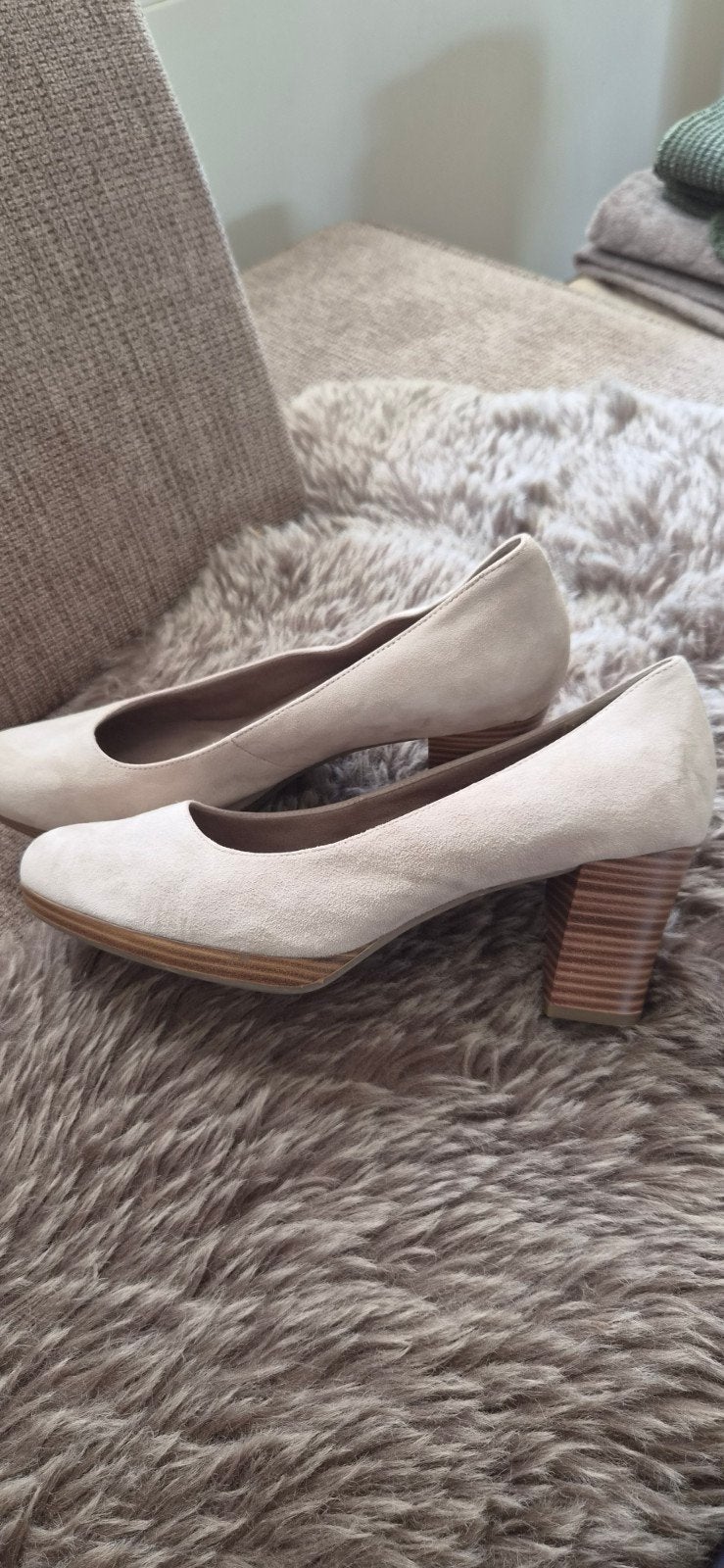Suede pumps maat 42, Ophalen of Verzenden, Zo goed als nieuw, Beige