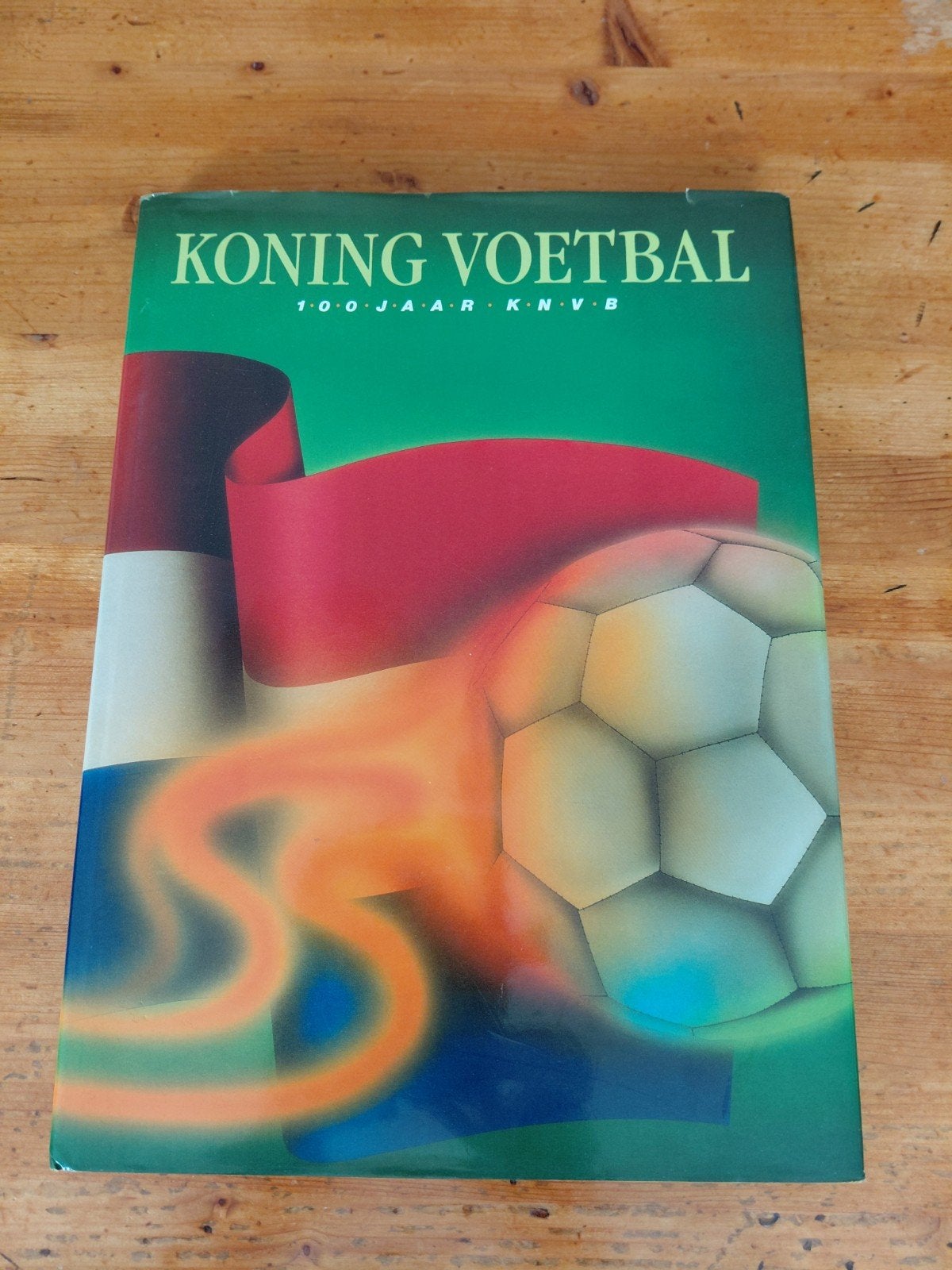 Koning Voetbal  100 jaar KNVB 1889-1989, Ophalen of Verzenden, Zo goed als nieuw, Balsport