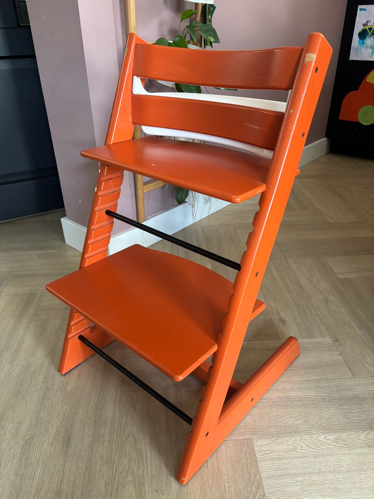 Oranje Stokke Tripp Trapp kinderstoel - verzendbaar, Kinderen en Baby's, Kinderstoelen, Ophalen of Verzenden, Zo goed als nieuw