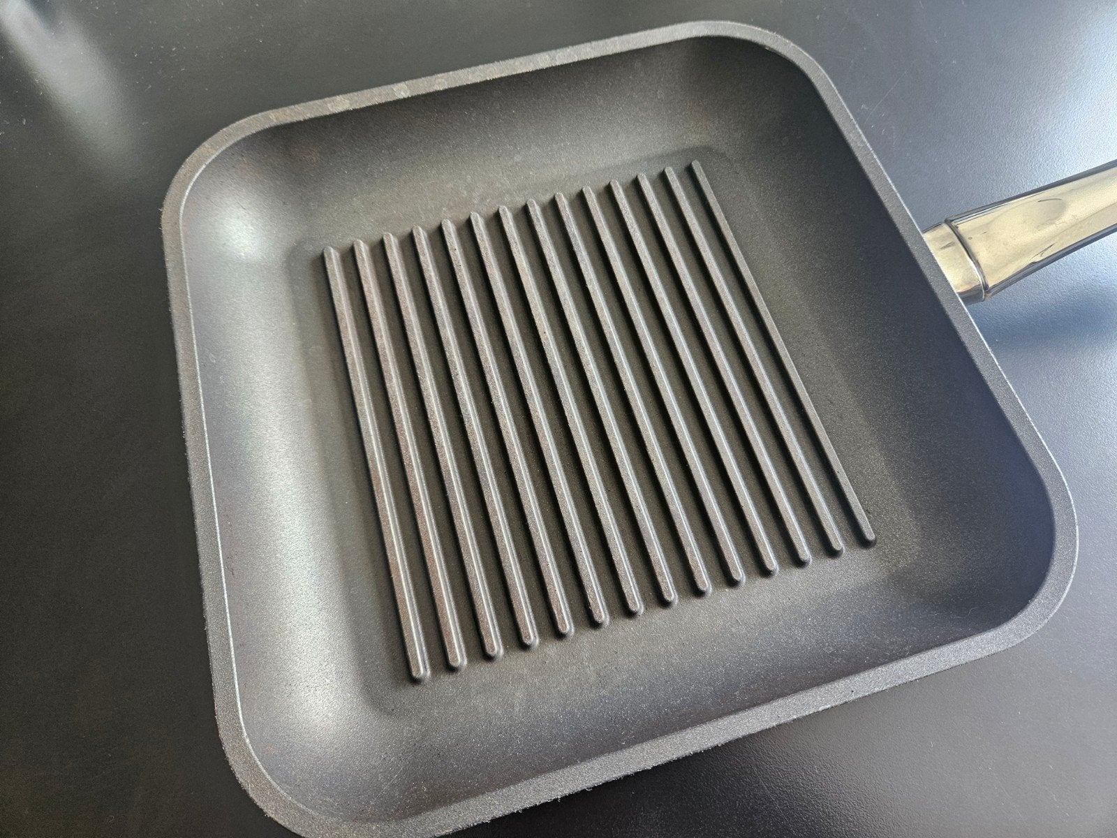 Berndes grillpan. aluminium met dikke degelijke ribbels 30cm, Huis en Inrichting, Koekenpan, Gebruikt, Antiaanbaklaag, Aluminium