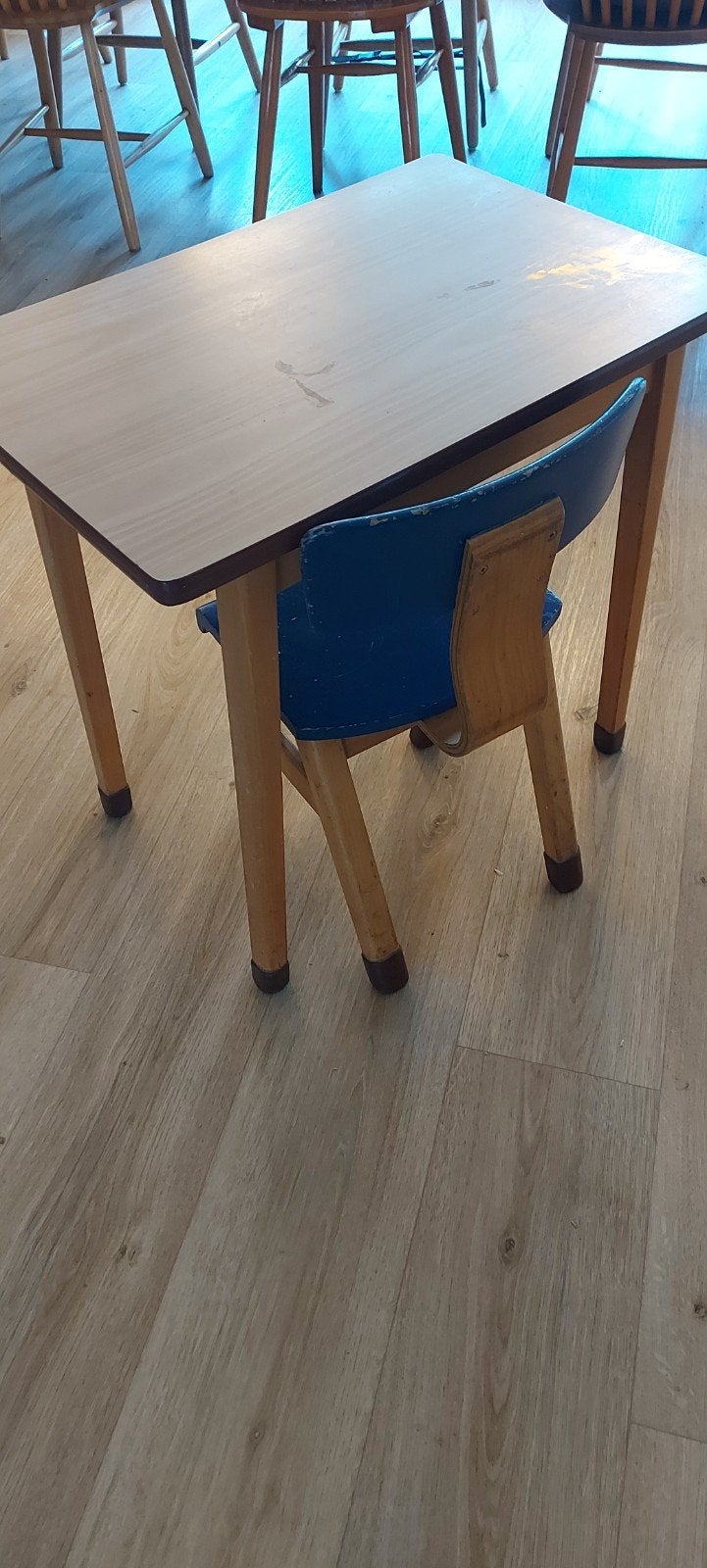 kleuter tafel en stoel vintage, Kinderen en Baby's, Ophalen, Gebruikt