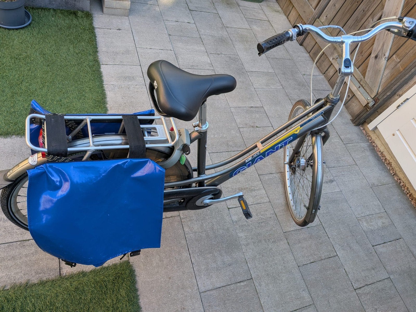 Giant Aidelaide damesfiets met fietstassen en nieuw zadel, Ophalen, Gebruikt, Giant, Versnellingen