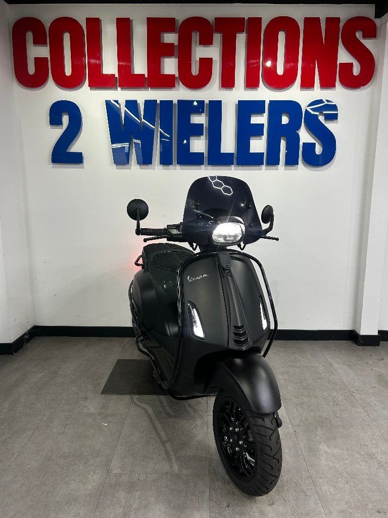 Vespa Sprint 10-2018 Matzwart IN NIEUWSTAAT, Fietsen en Brommers, Vespa S, Ophalen of Verzenden, Zo goed als nieuw, Benzine