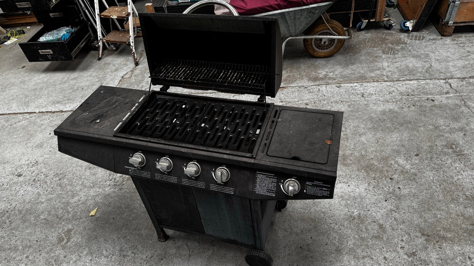 Taino gasbarbecue met 4 branders en zijbrander, Ophalen, Gebruikt