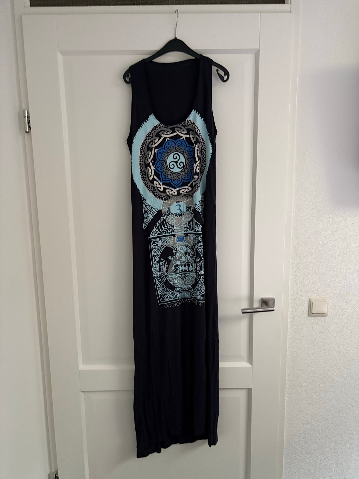 Donkerblauwe maxi-jurk met blauwe Keltische print, Kleding | Dames, Zwart, Maat 42/44 (L), Ophalen of Verzenden, Gedragen