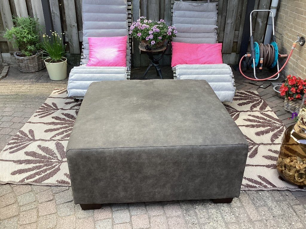 Grijze hocker 95cm x 95 cm, Huis en Inrichting, Banken | Voetenbanken en Poefen, Ophalen, Kunststof, Vierkant, 75 tot 100 cm
