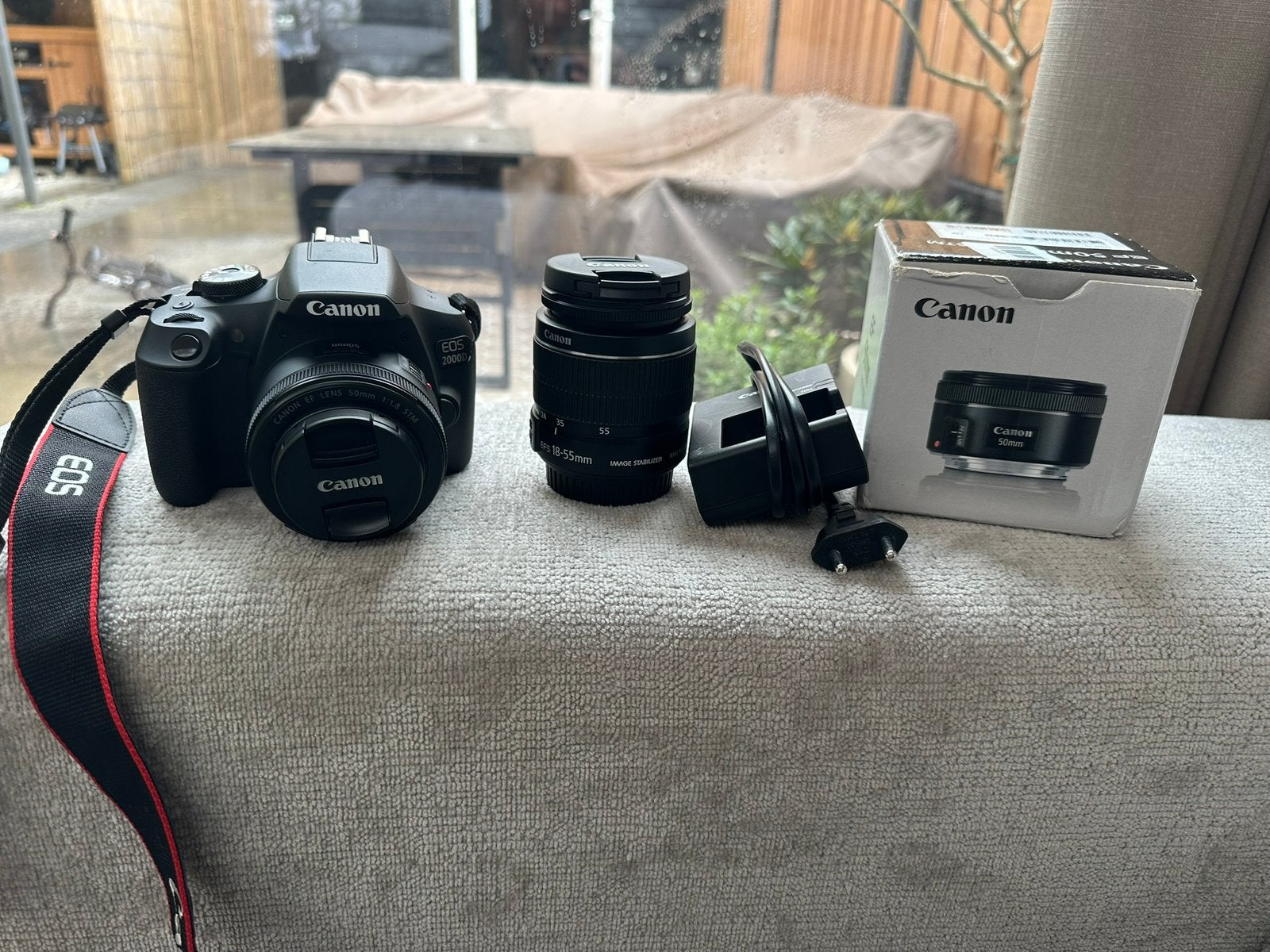 Canon EOS 2000D + 2 lenzen – nieuwstaat, Ophalen, Zo goed als nieuw, Canon, Geen optische zoom