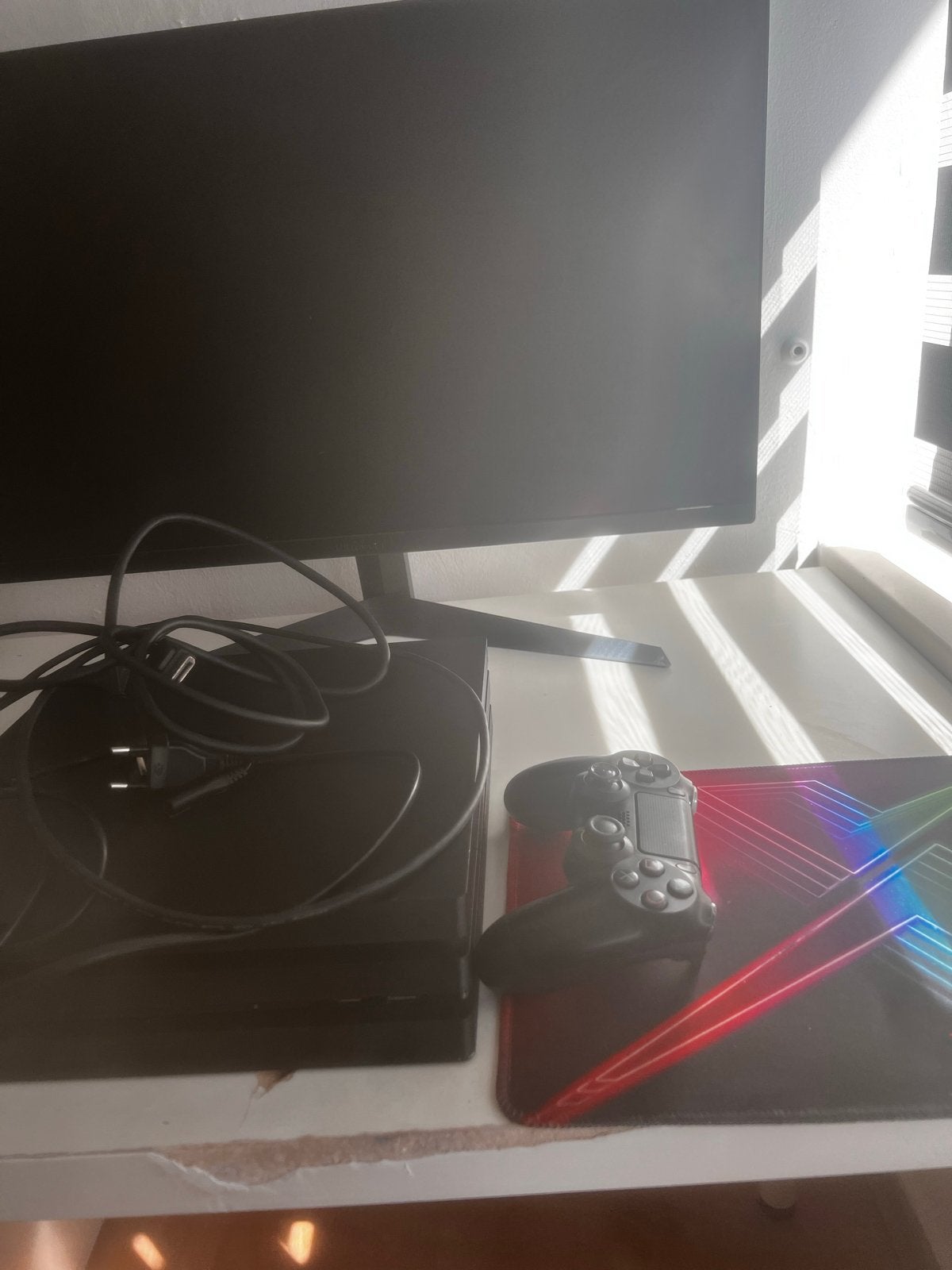 PS4 Pro met monitor (180Hz 1080p) en controller, Spelcomputers en Games, Ophalen, Gebruikt, Met 1 controller, Pro