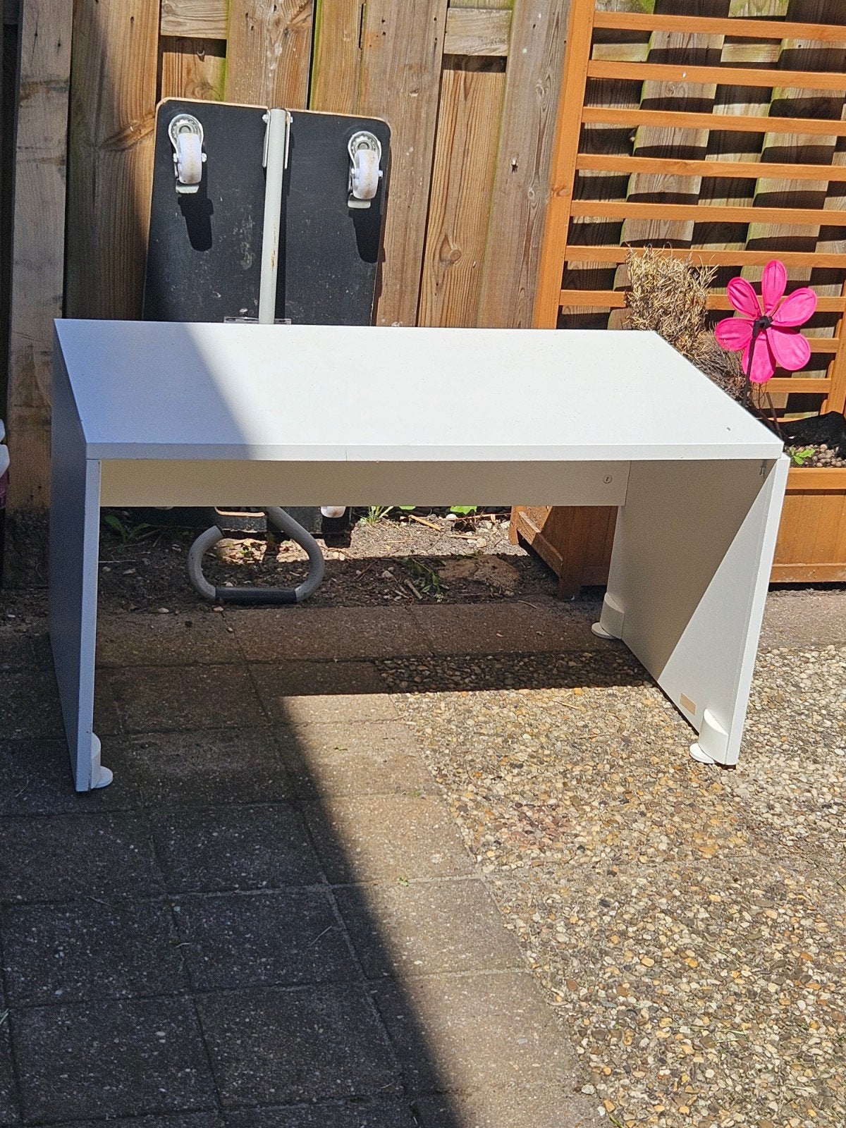 Gratis IKEA kinderbureau - Wit, Ophalen, Gebruikt, Kinderbureau, IKEA