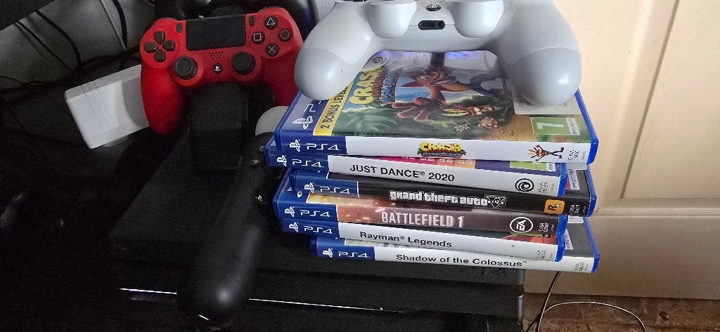 PS4 Pro with 4 controllers, a Joystick and 6 games, Ophalen, Online, Overige genres, 1 speler