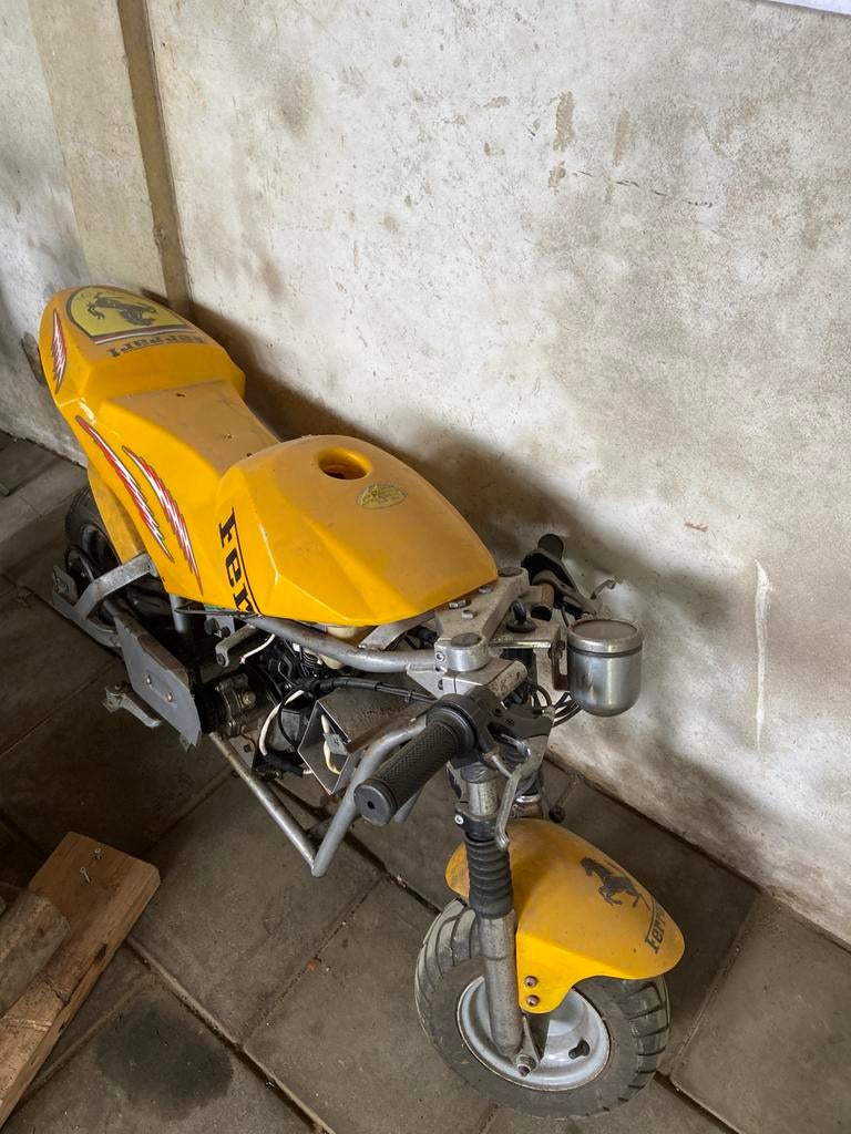 Ferrari minibike chinees, Ophalen, Zo goed als nieuw