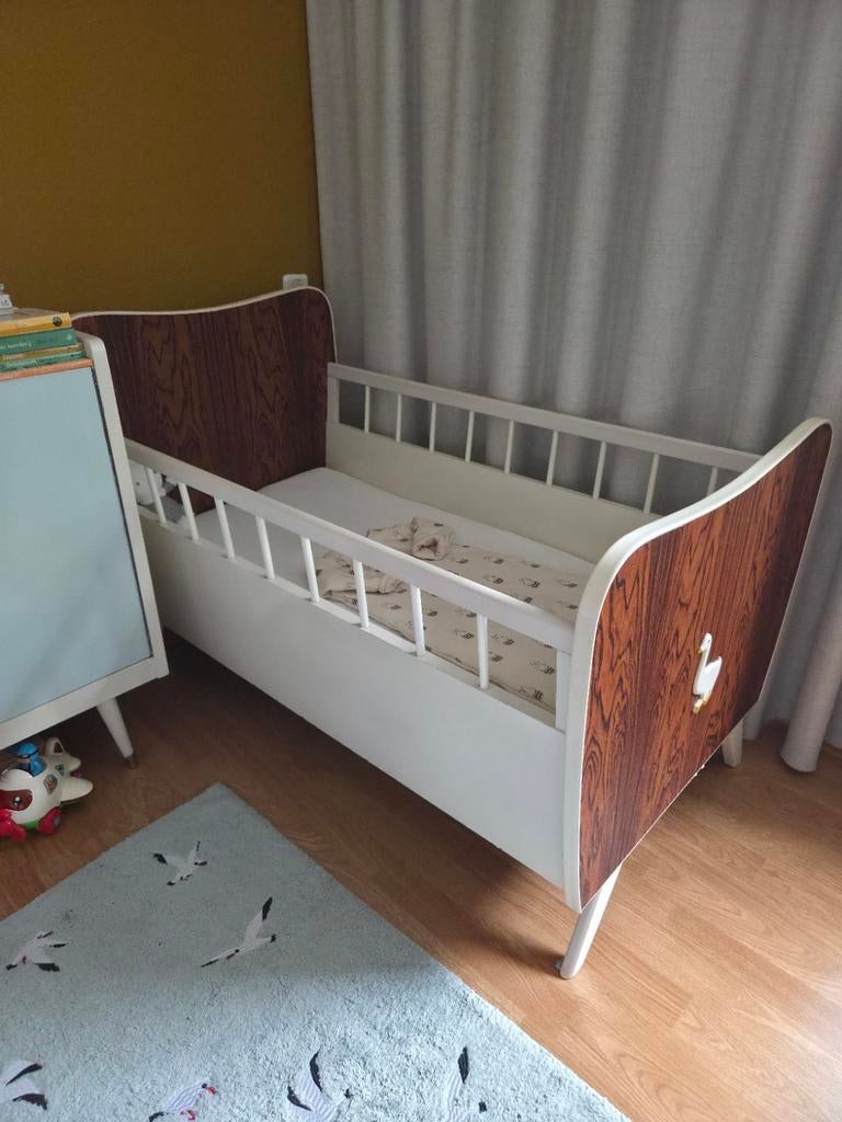 Vintage babybedje met eendjesmotief, Kinderen en Baby's, Babywiegjes en Ledikanten, Ophalen of Verzenden, Gebruikt, Ledikant