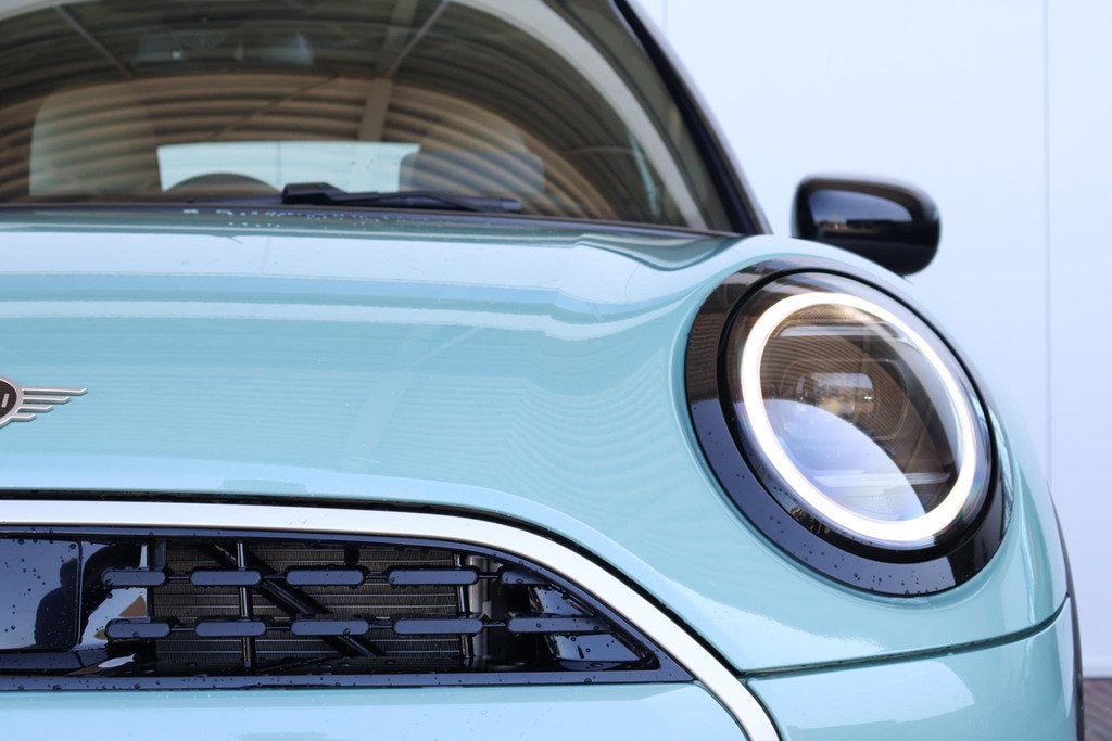 MINI Cabrio Cooper C | Favoured M Stuurwielrand verwarmd / C, Auto's, Mini, 1998 cc, 15 km/l, 4 stoelen, Sportstoelen