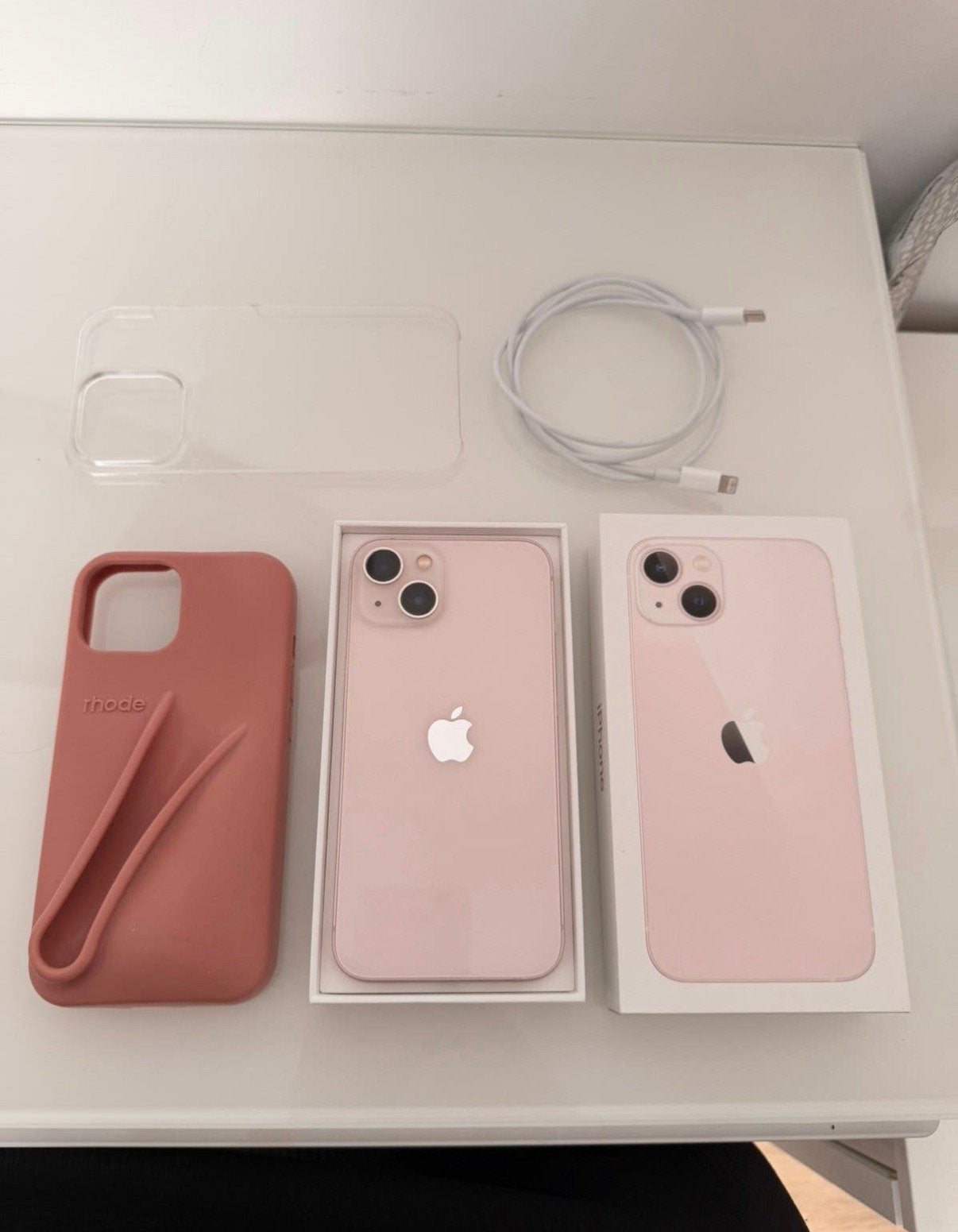 Roze iphone 13 + rhode hoesje, Ophalen of Verzenden, Zo goed als nieuw, IPhone 13