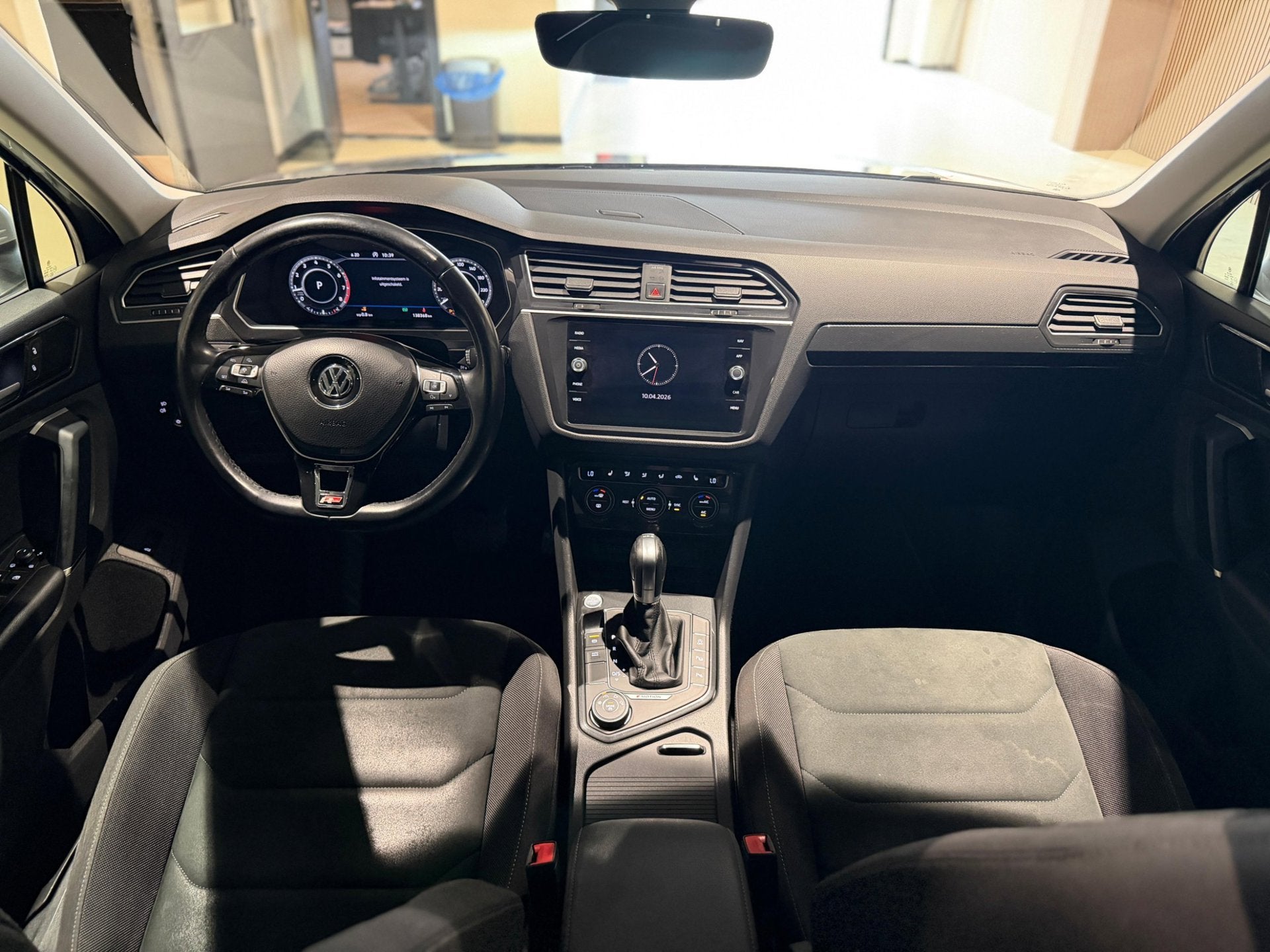 Volkswagen TIGUAN 2.0 TSI 4Motion R-Line 190pk|Keyless|Pano|, Auto's, Automaat, Stof, Gebruikt, Euro 6