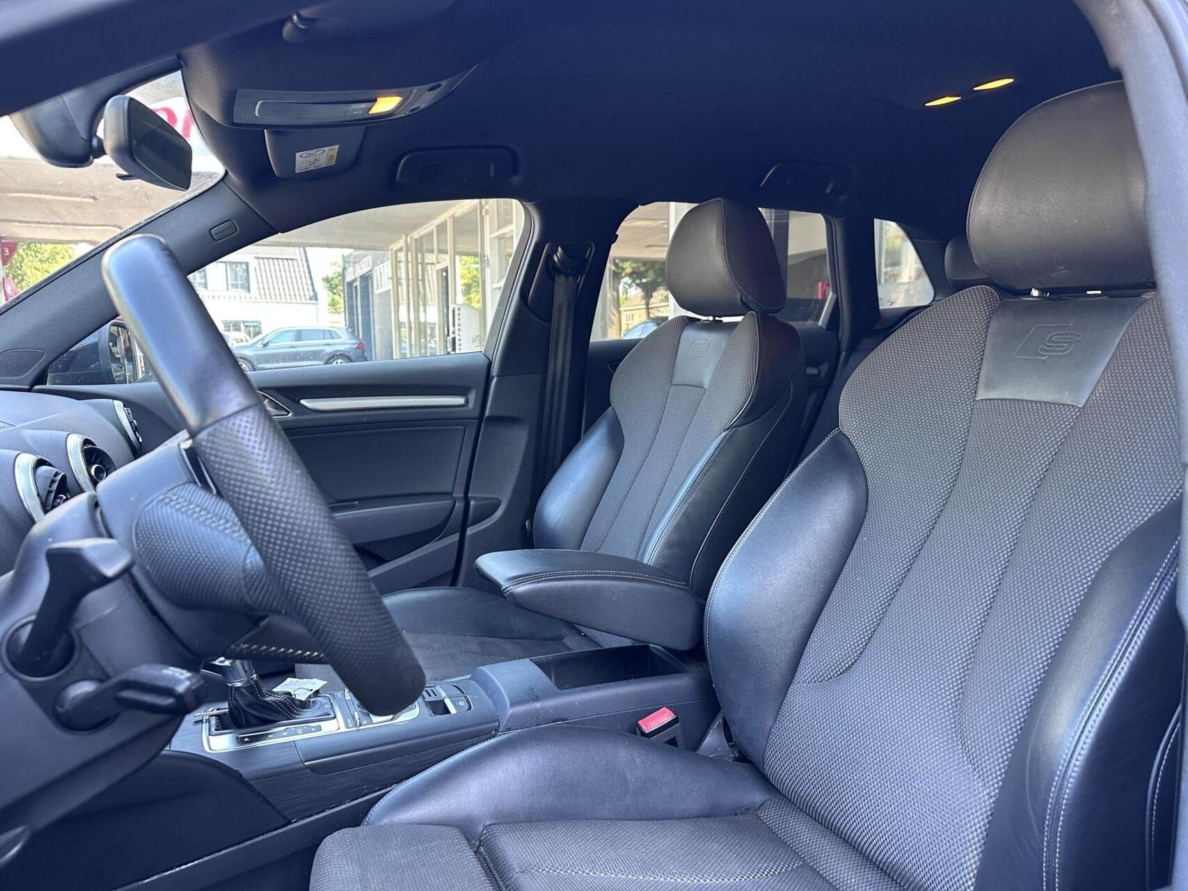 Audi A3 Sportback 35 TFSI CoD S-Line Led, Climat, Cruise, Pd, Auto's, 4 cilinders, Zwart, 1245 kg, Bedrijf