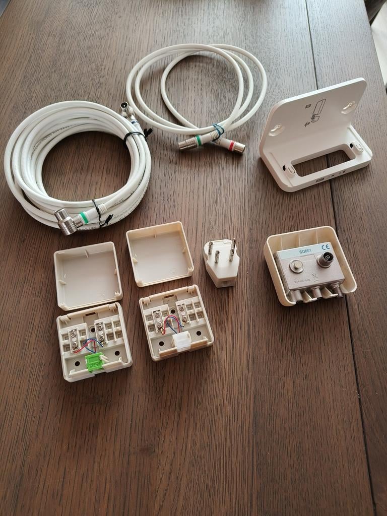 Technetix SQ601 splitter voor kabelinternet, Ophalen of Verzenden, Zo goed als nieuw