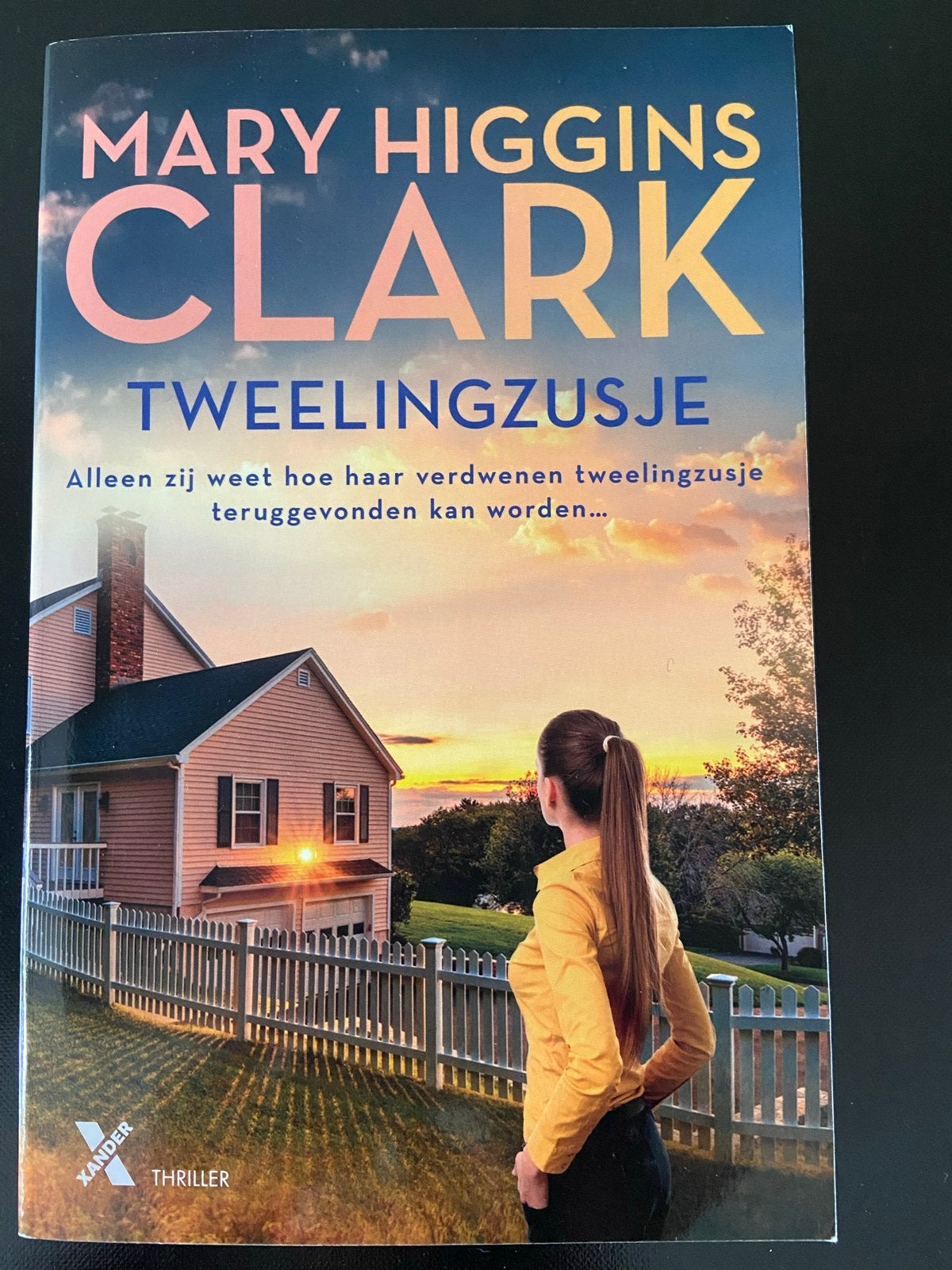 Mary Higgins Clark - Tweelingzusje (Thriller), Ophalen of Verzenden, Zo goed als nieuw, Amerika