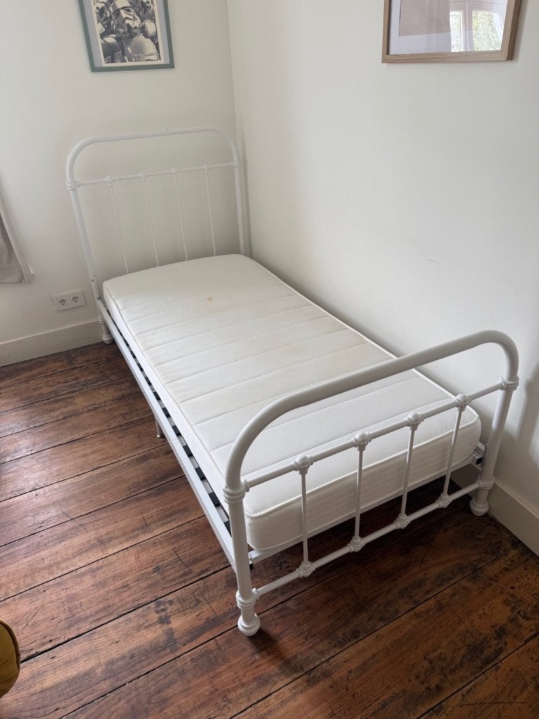 Gratis Bed, Huis en Inrichting, Ophalen, Gebruikt, Eenpersoons, Wit