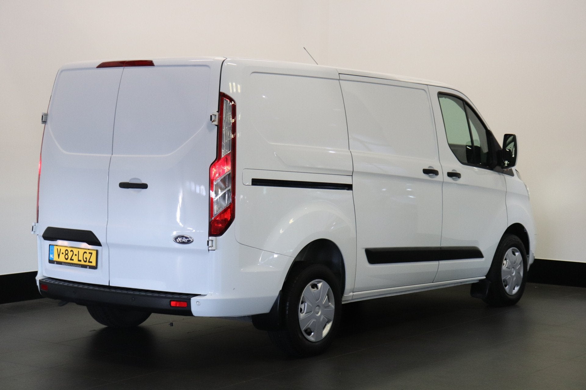 Ford Transit Custom 2.0 TDCI EURO 6 - Airco - Navi - Cruise, Voorwielaandrijving, Stof, 4 cilinders, 2500 kg