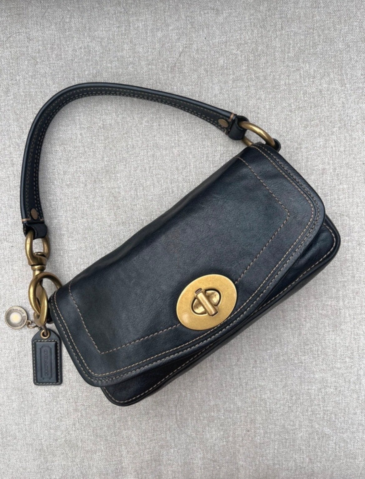 Coach Legacy Zwarte Leren Schoudertas met Gouden Hardware, Ophalen of Verzenden, Gebruikt, Zwart, Schoudertasje