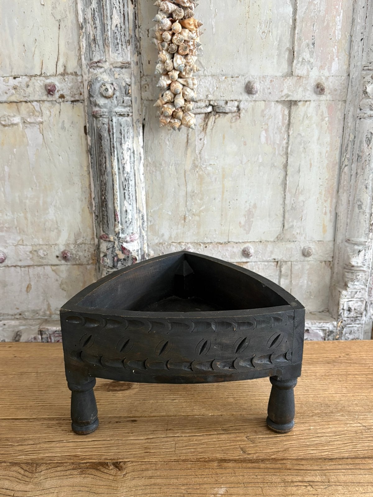 Unieke Indiase driehoek chakkie tafel, Huis en Inrichting, Minder dan 45 cm, Minder dan 55 cm, Ophalen of Verzenden, Zo goed als nieuw