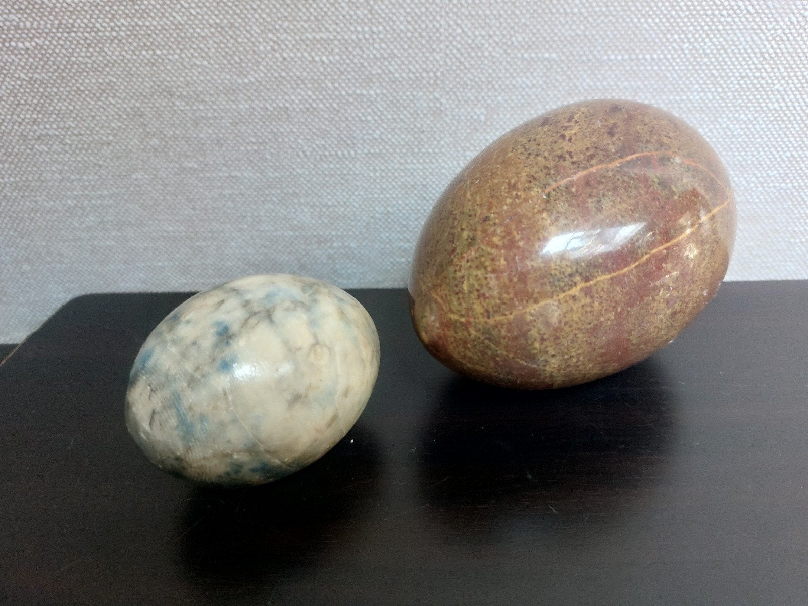 twee decoratieve gepolijste mineralen eieren, Verzamelen, Mineralen en Fossielen, Ophalen of Verzenden, Mineraal