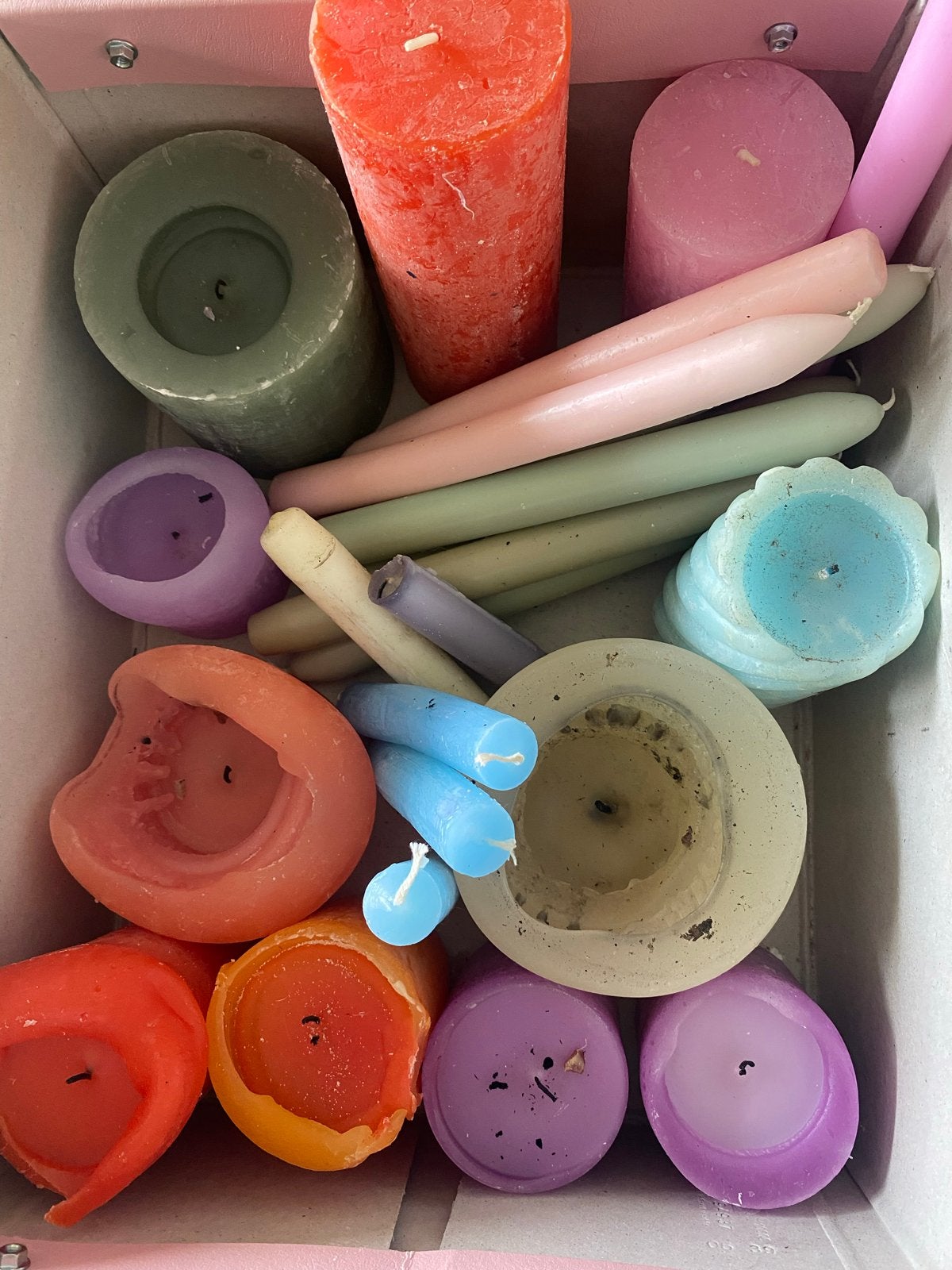 Diverse kaarsen en restantje WoodWick geurkaars, Gebruikt, Meerkleurig, Woodwick, Was