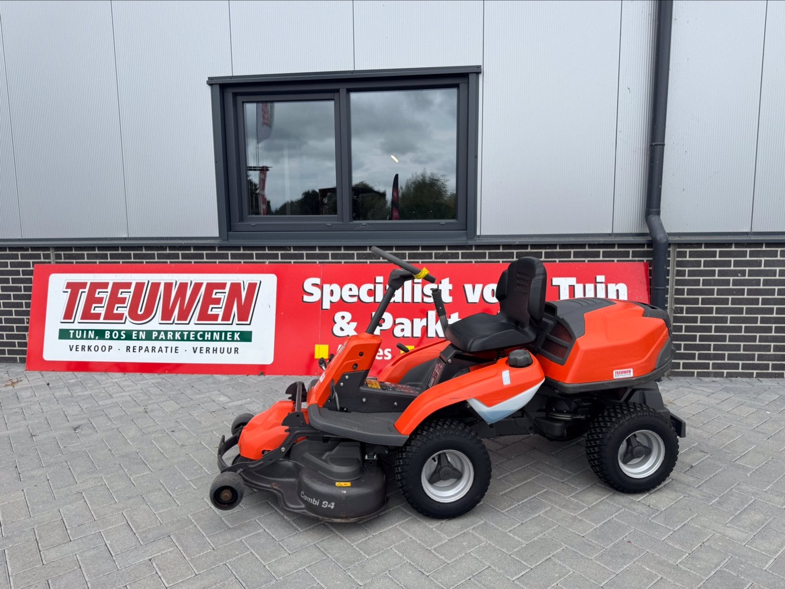 Husqvarna Rider R 214TC frontmaaier/zitmaaier B&S MOTOR 2CIL, Gebruikt, Teeuwen Tuinmachines, Verkoop@teeuwentuinmachines.nl, Ophalen of Verzenden
