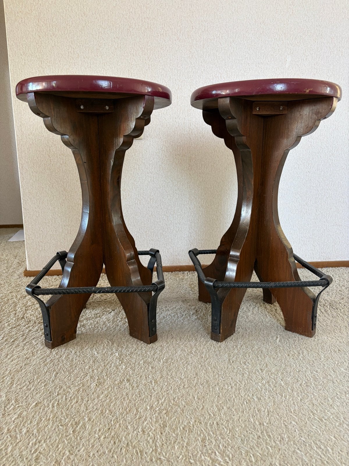 Set van 2 vintage barkrukken met tegeltjes, ruim 50 jaar oud, Ophalen, Gebruikt, Met voetsteun, 60 tot 90 cm