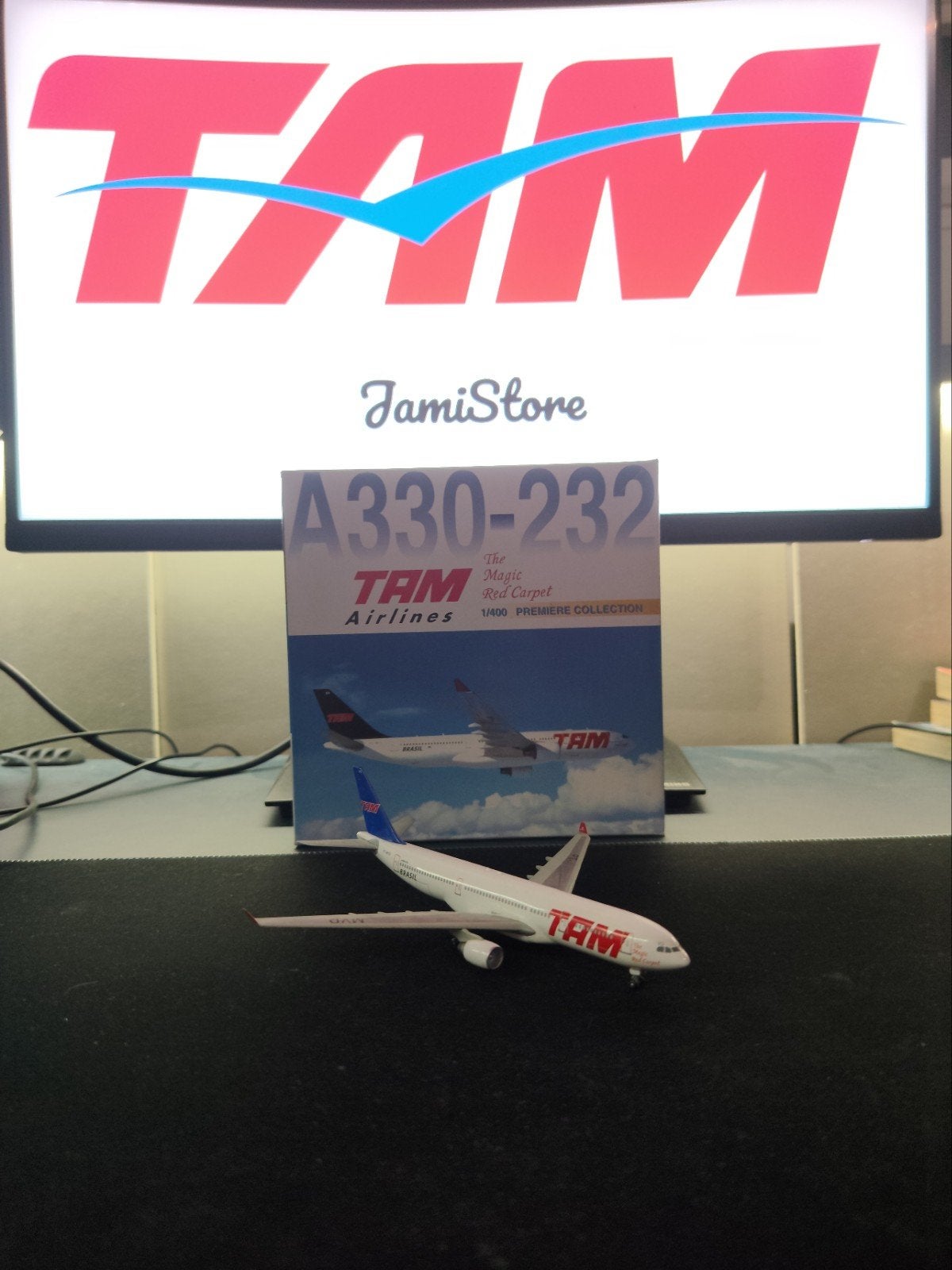 TAM Airbus A330-232 1/400 Dragon wings, Ophalen of Verzenden, Zo goed als nieuw, Schaalmodel
