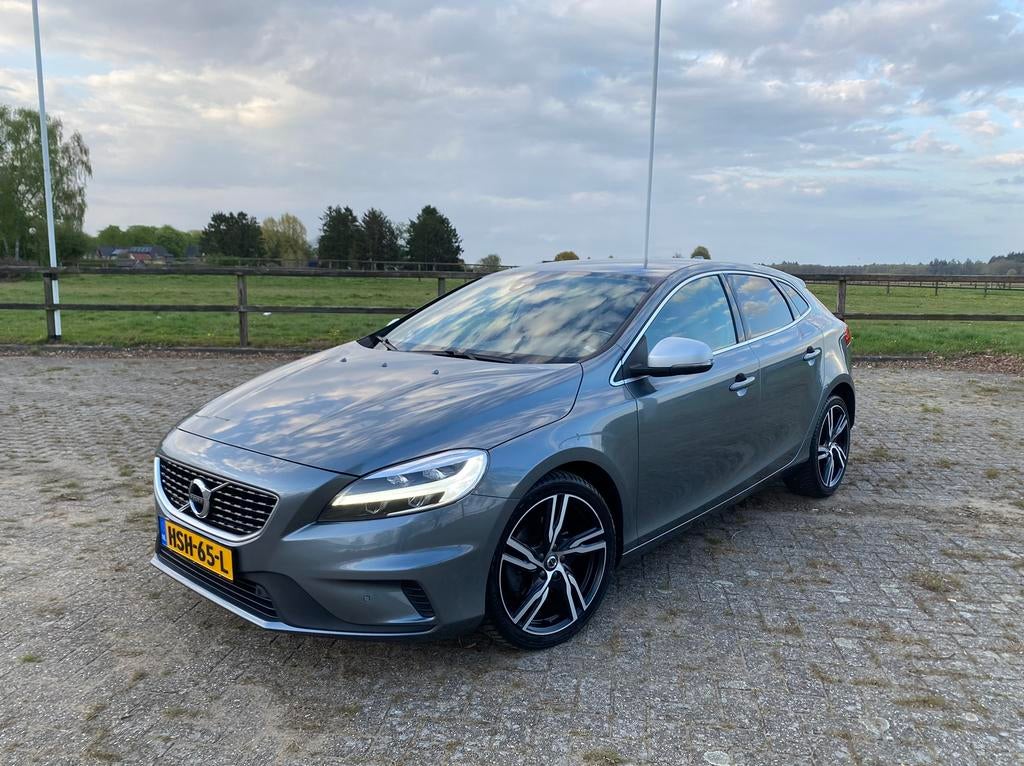 Volvo V40 2.0 R-Design, Auto's, Volvo, Voorwielaandrijving, Zwart, 4 cilinders, 122 pk