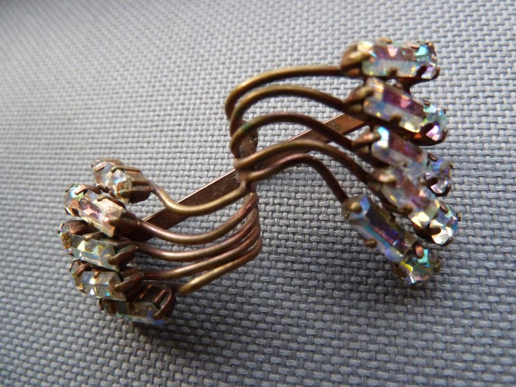Jaren 30 vergulde broche, strikvorm, strass rijnsteentjes, Sieraden, Tassen en Uiterlijk, Antieke sieraden, Verzenden, Overige materialen
