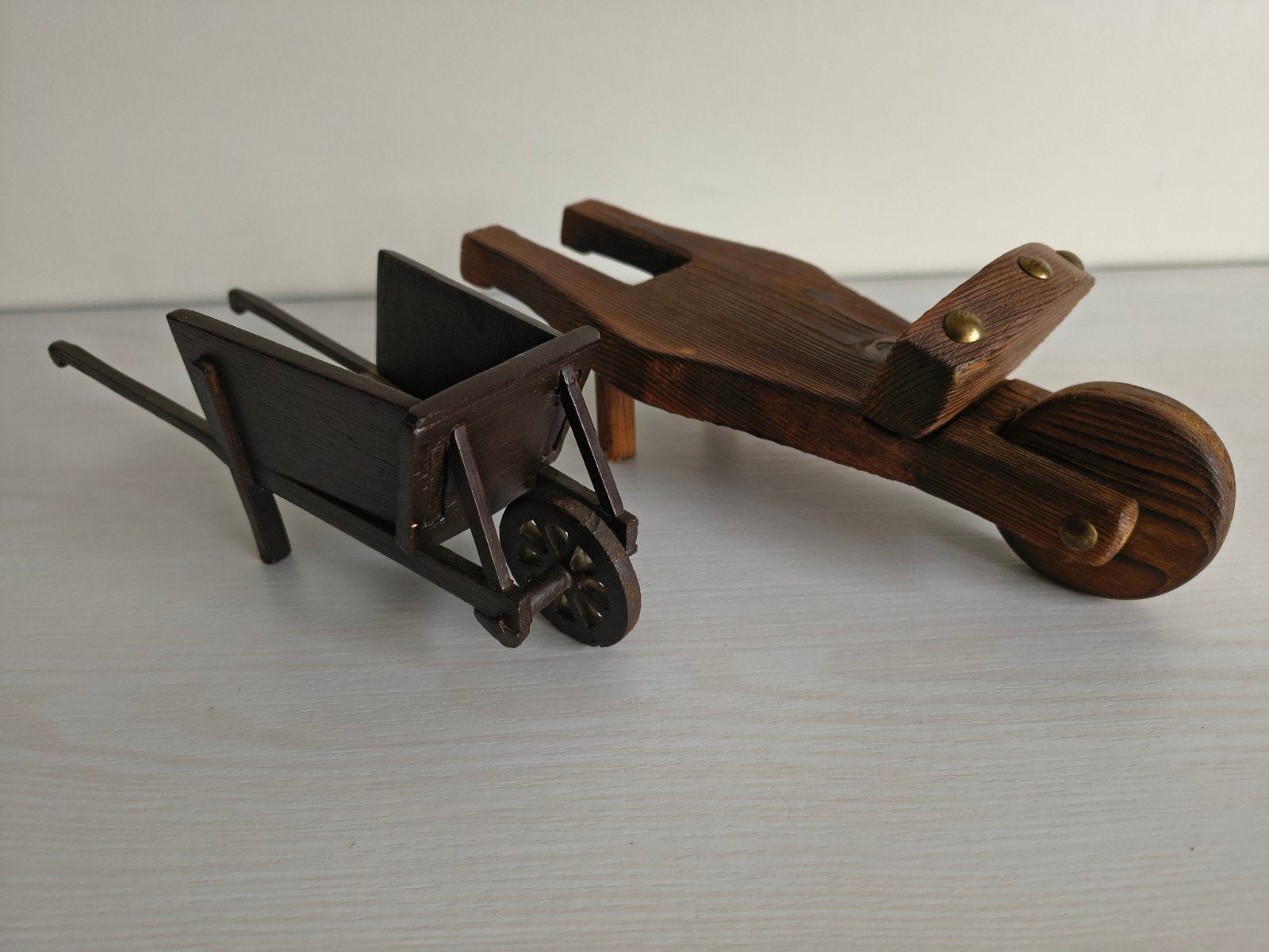 2 oude handgemaakte kruiwagens, Ophalen of Verzenden