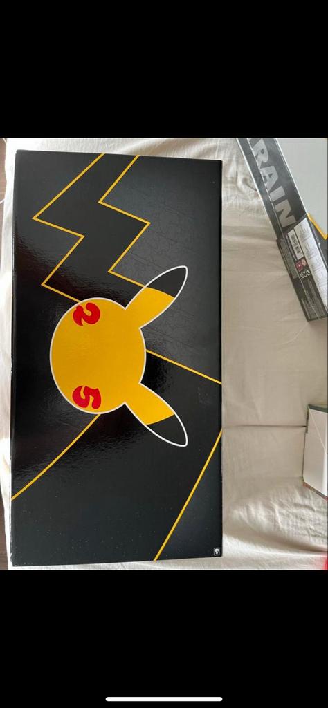 Pokémon Celebrations Elite Trainer Box, Hobby en Vrije tijd, Verzamelkaartspellen | Pokémon, Ophalen of Verzenden, Nieuw, Overige typen